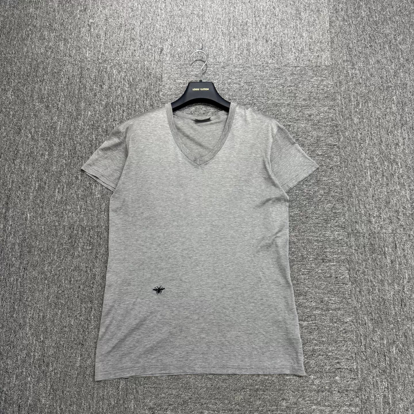 Dior Dior Bee Embroidery V-Neck T-Shirt Size S Size US S / EU 44-46 / 1 - 2 Thumbnail