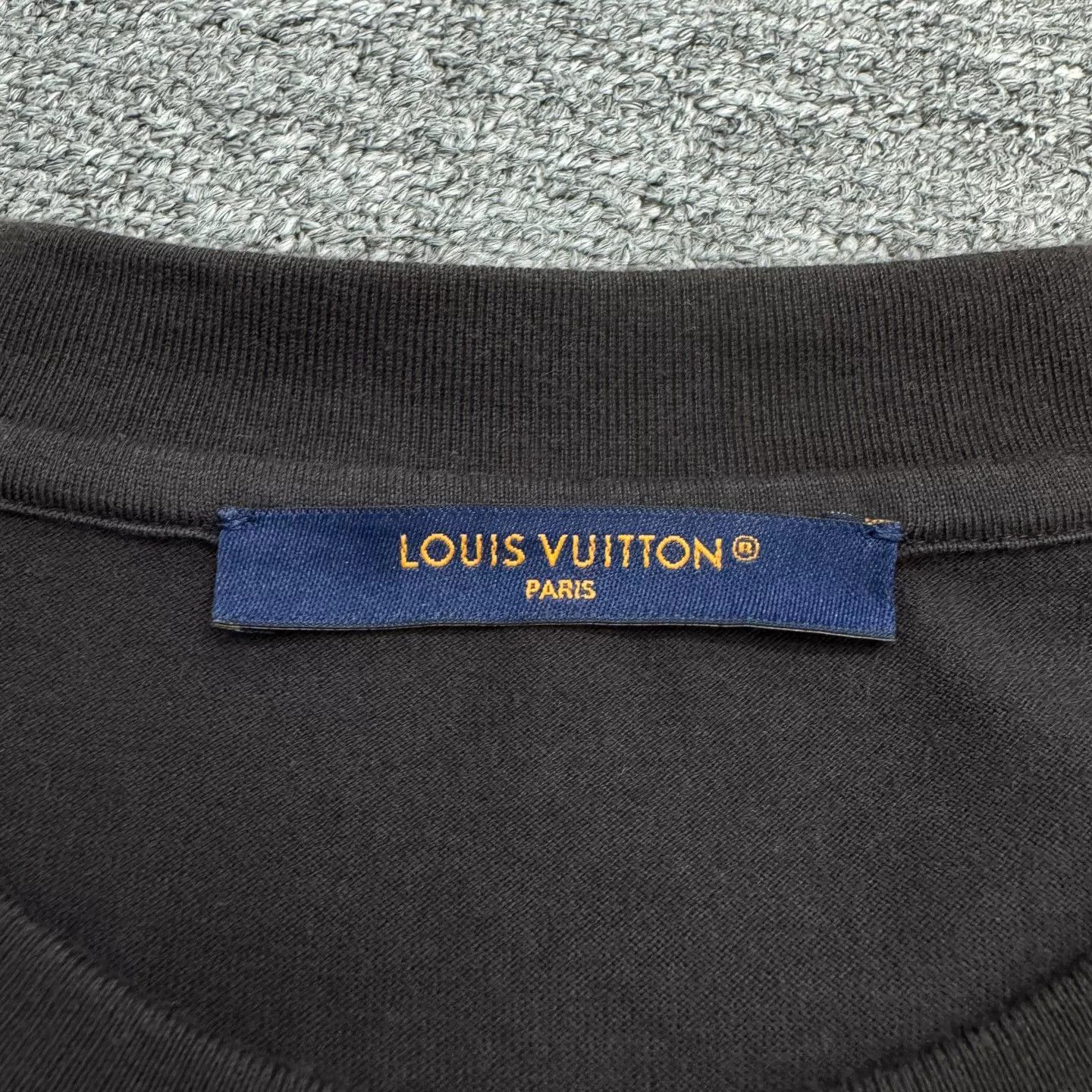 Louis Vuitton Louis Vuitton Graphic Print T-Shirt Size XXL Size US XXL / EU 58 / 5 - 3 Thumbnail