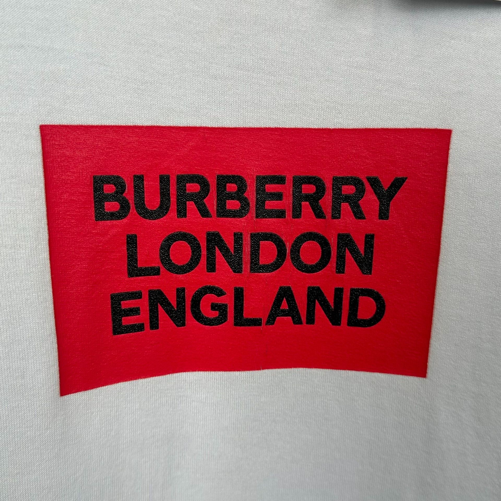 Burberry Burberry Red Logo Graphic T-Shirt Size XL Size US XL / EU 56 / 4 - 5 Thumbnail