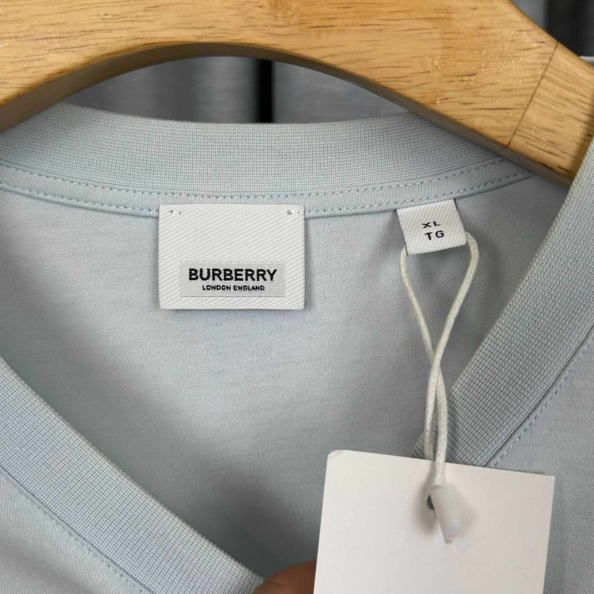 Burberry Burberry Red Logo Graphic T-Shirt Size XL Size US XL / EU 56 / 4 - 4 Thumbnail