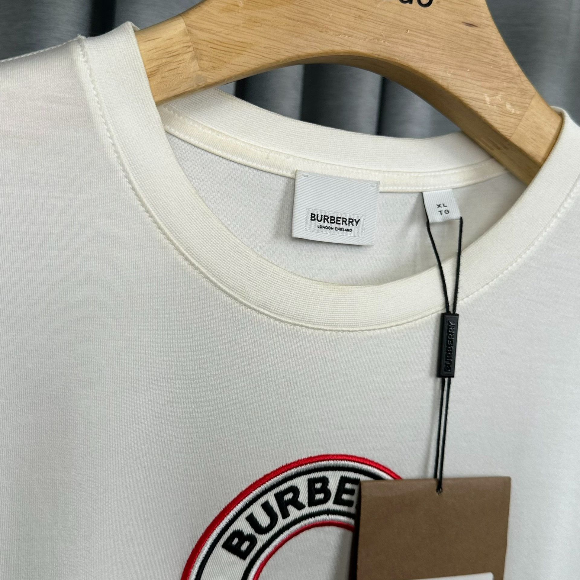 Burberry Burberry Circle Logo Embroidered T-Shirt XL Size US XL / EU 56 / 4 - 7 Thumbnail