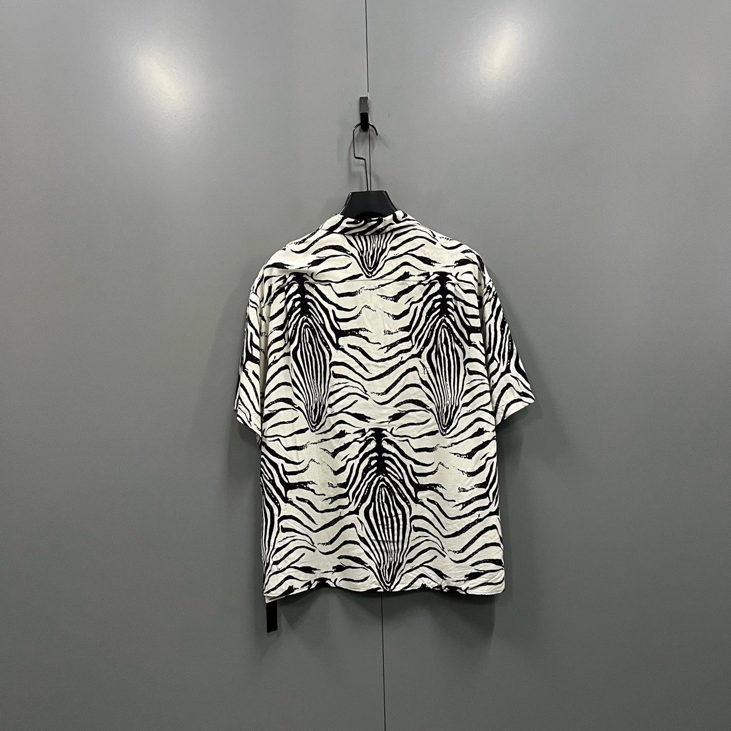 Celine Celine Zebra Print Short Sleeve Shirt Size S Size US S / EU 44-46 / 1 - 3 Thumbnail