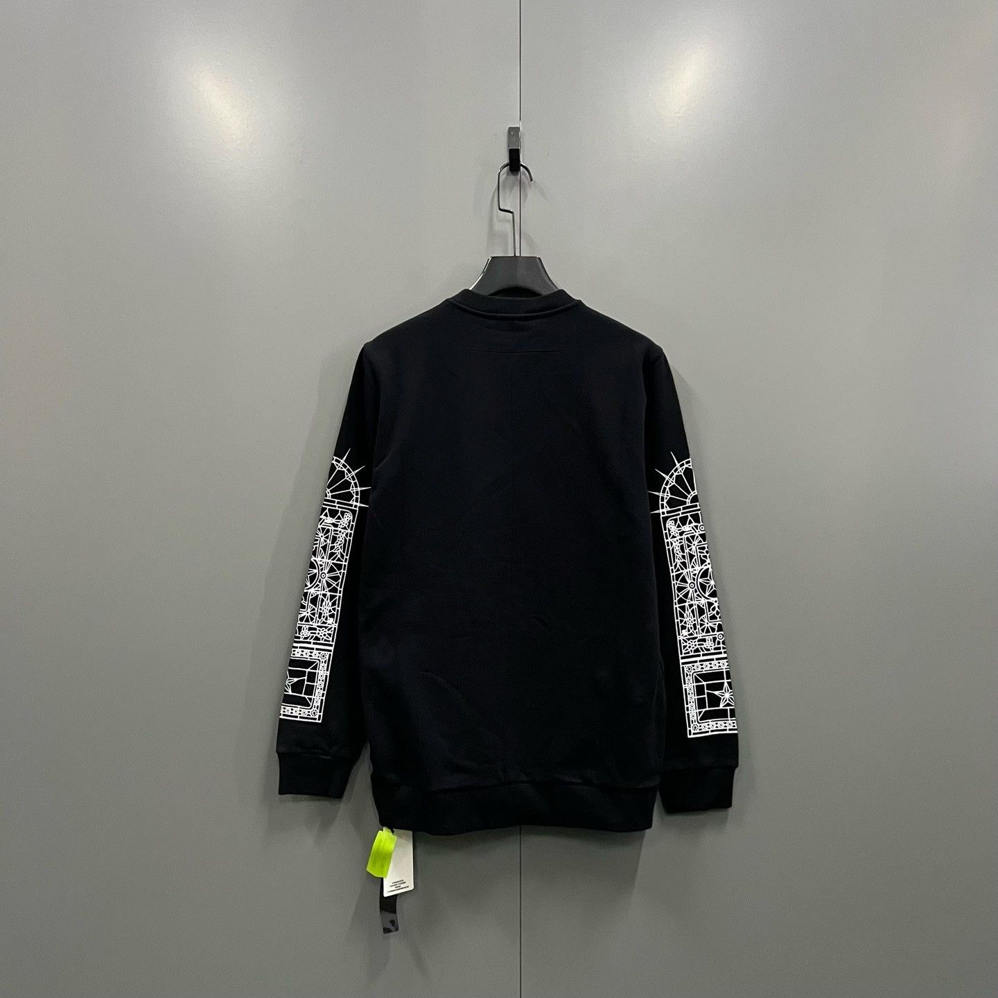 Givenchy Givenchy Geometric Graphic Print Sweatshirt Size S Size US S / EU 44-46 / 1 - 3 Thumbnail