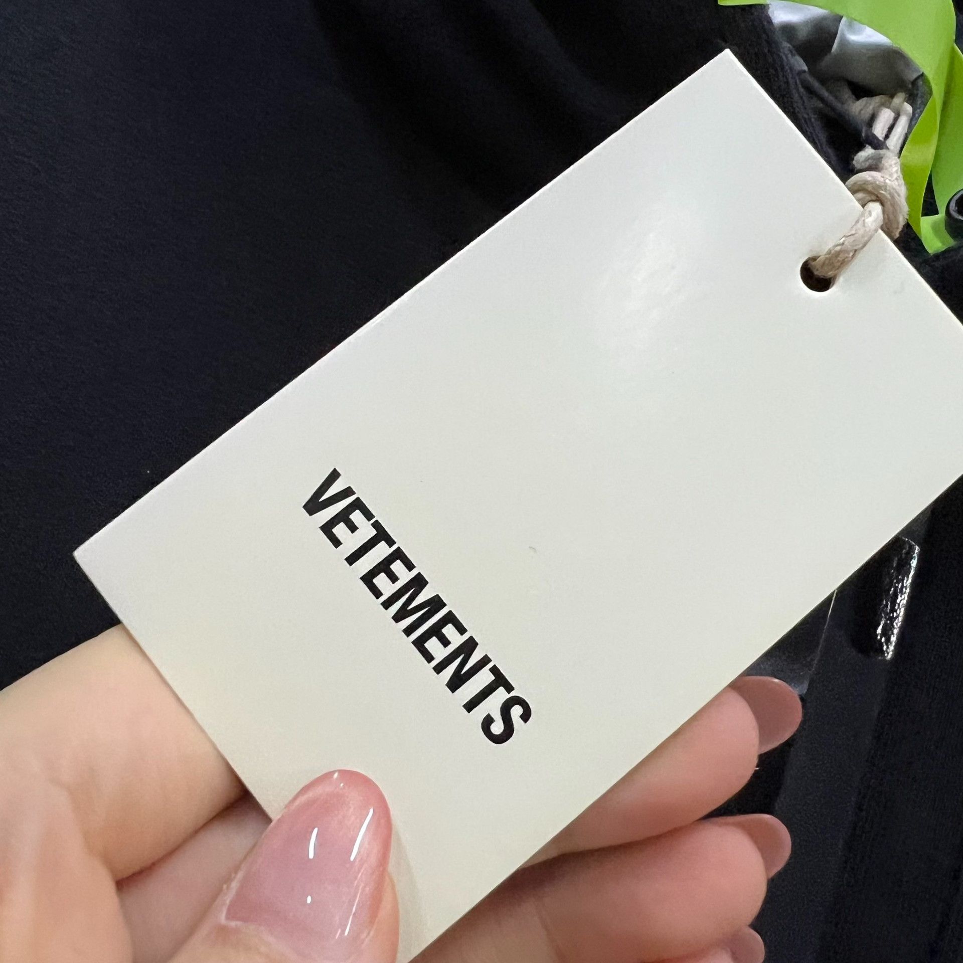 Vetements Vetements Flag Logo Hoodie XS Size XS / US 0-2 / IT 36-38 - 6 Thumbnail