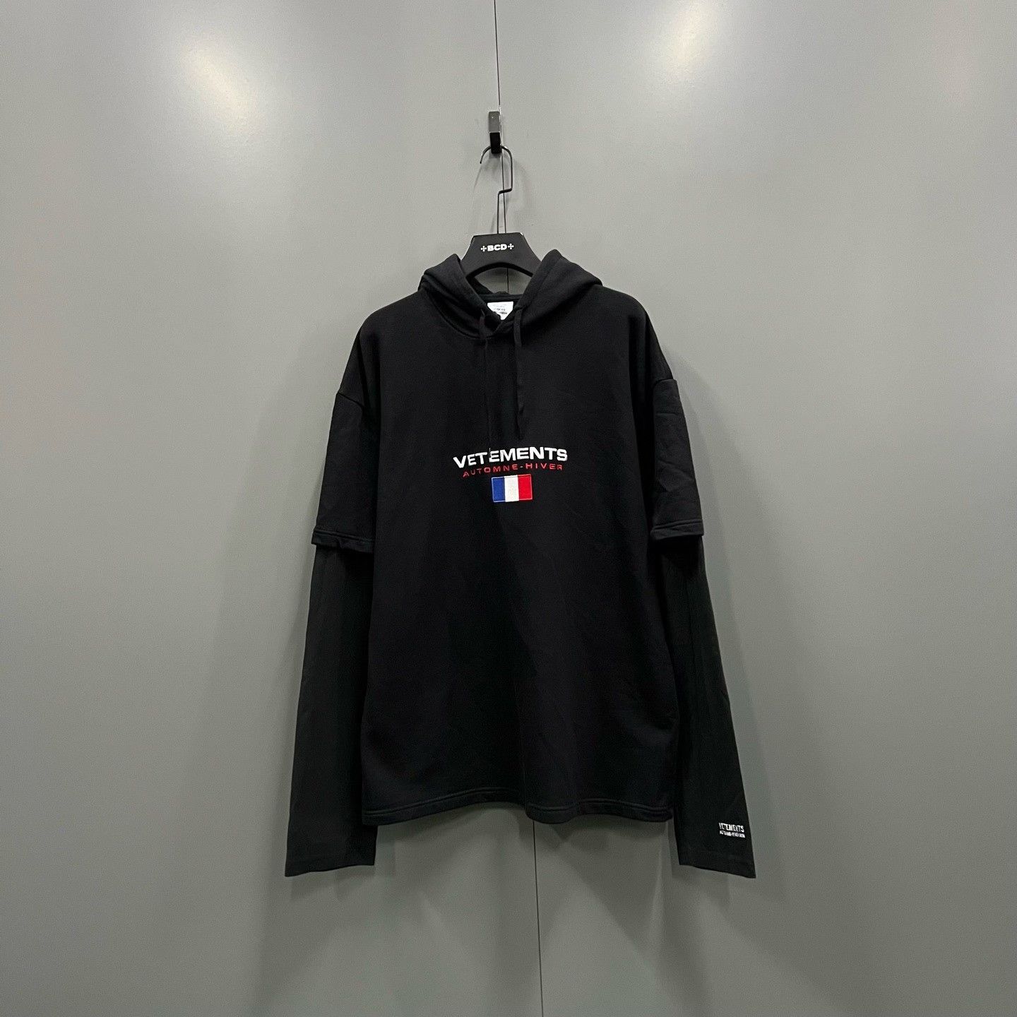 Vetements Vetements Flag Logo Hoodie XS Size XS / US 0-2 / IT 36-38 - 2 Thumbnail