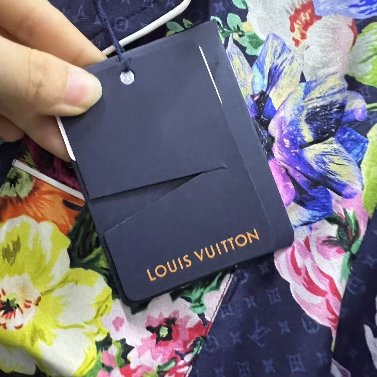 Louis Vuitton Louis Vuitton Floral Monogram Silk Button Up Size 40 Size S / US 4 / IT 40 - 7 Thumbnail