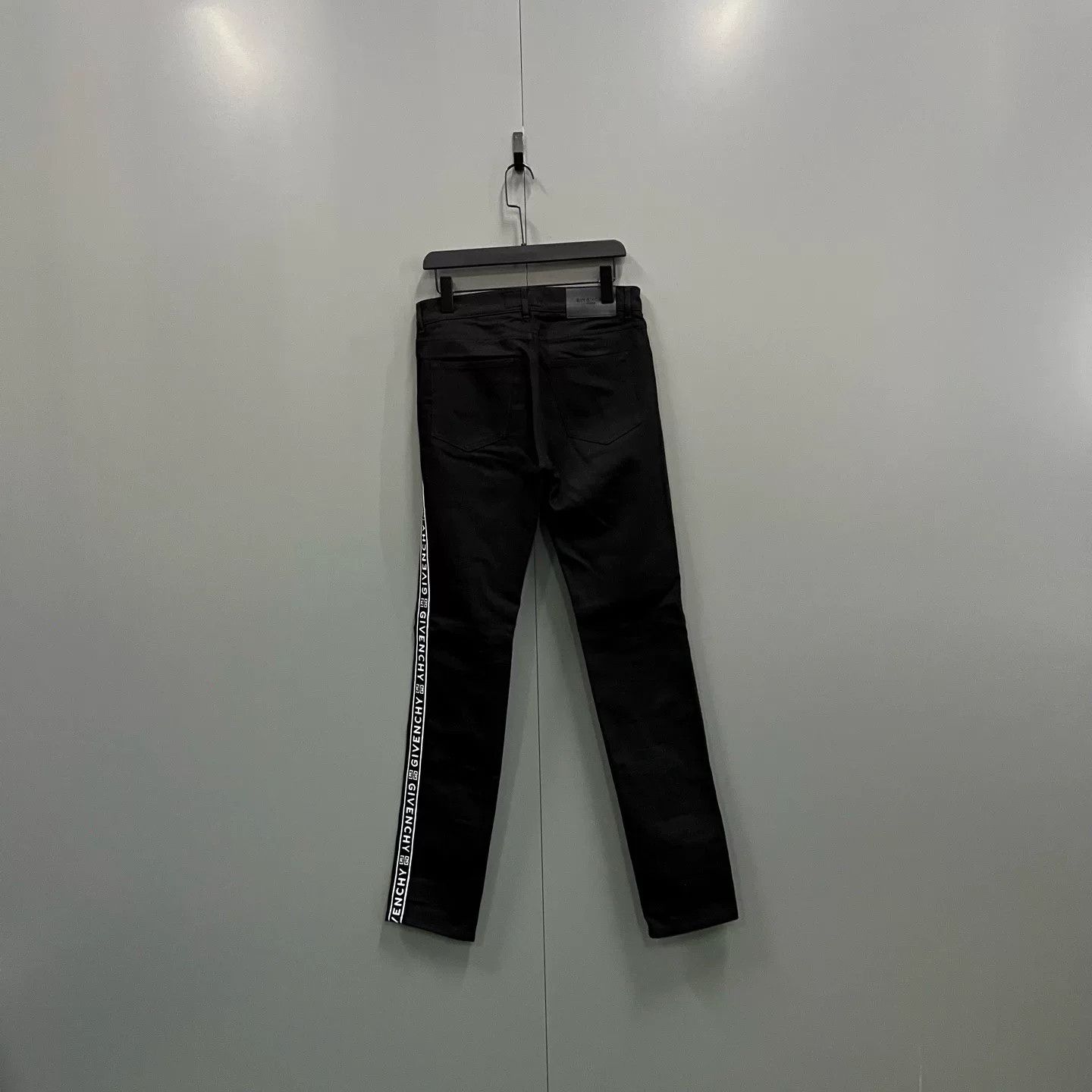 Givenchy Givenchy Logo Tape Denim Jeans Size 30 Size US 30 / EU 46 - 3 Thumbnail