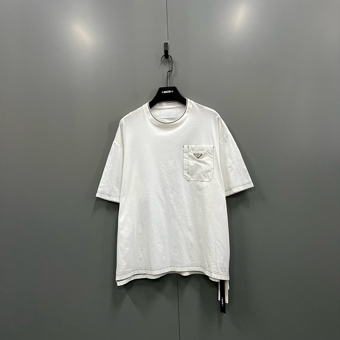 Prada Prada Pocket Logo T-Shirt Size L Size US L / EU 52-54 / 3 - 2 Thumbnail