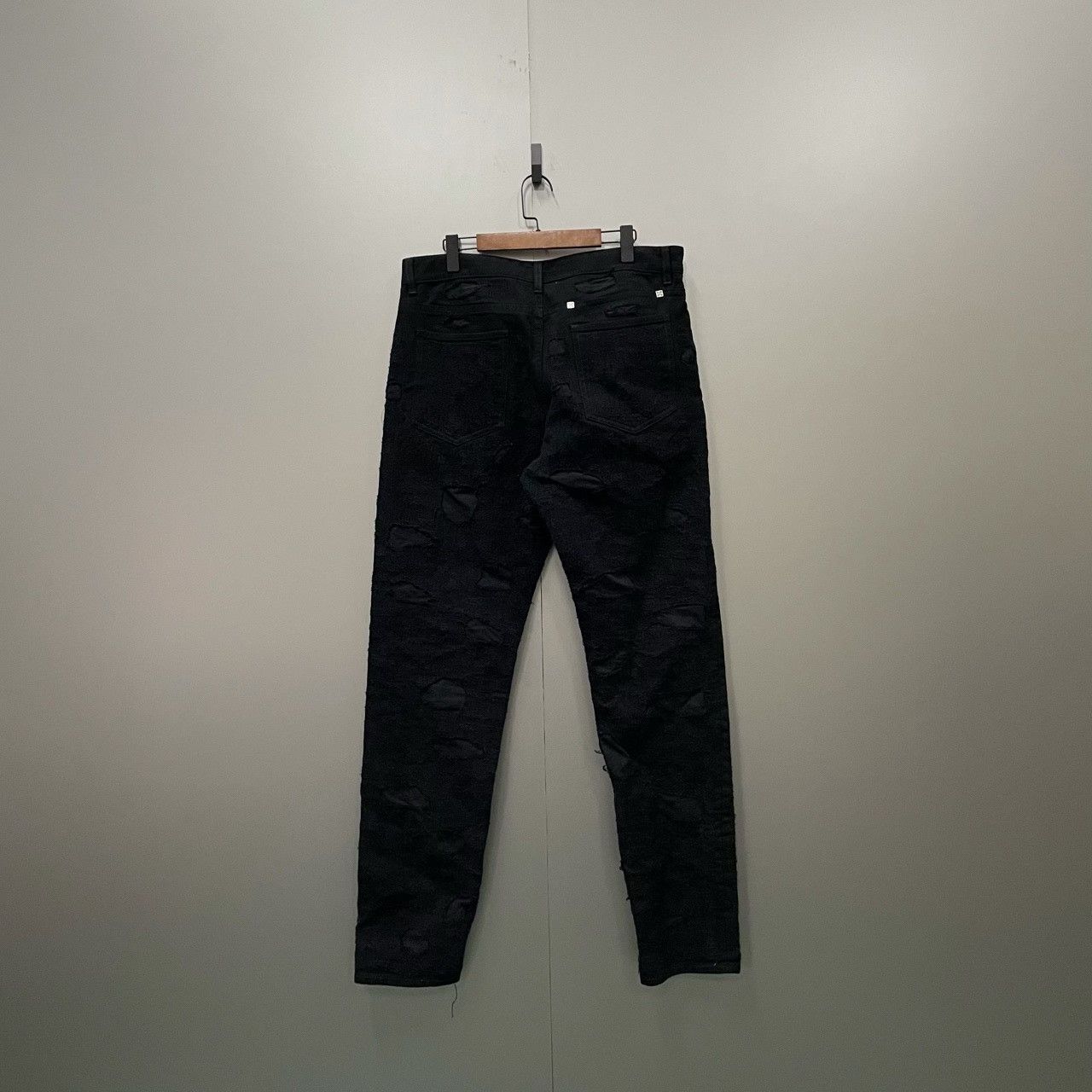 Givenchy Givenchy Distressed Denim Jeans Size 36 Size US 36 / EU 52 - 3 Thumbnail