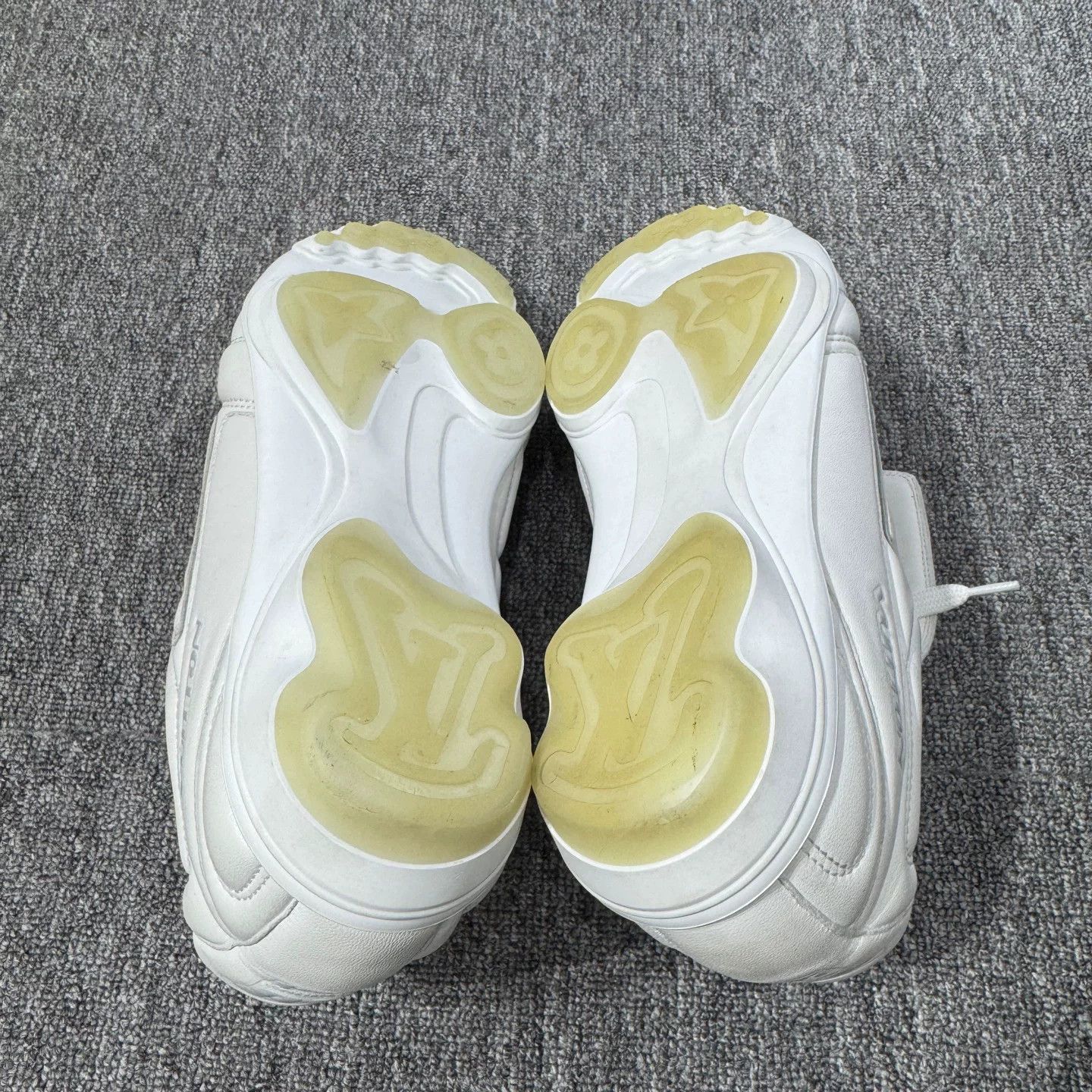 Louis Vuitton Louis Vuitton Leather Soccer Sneaker Size 8.5 Size US 8.5 / EU 41-42 - 5 Thumbnail