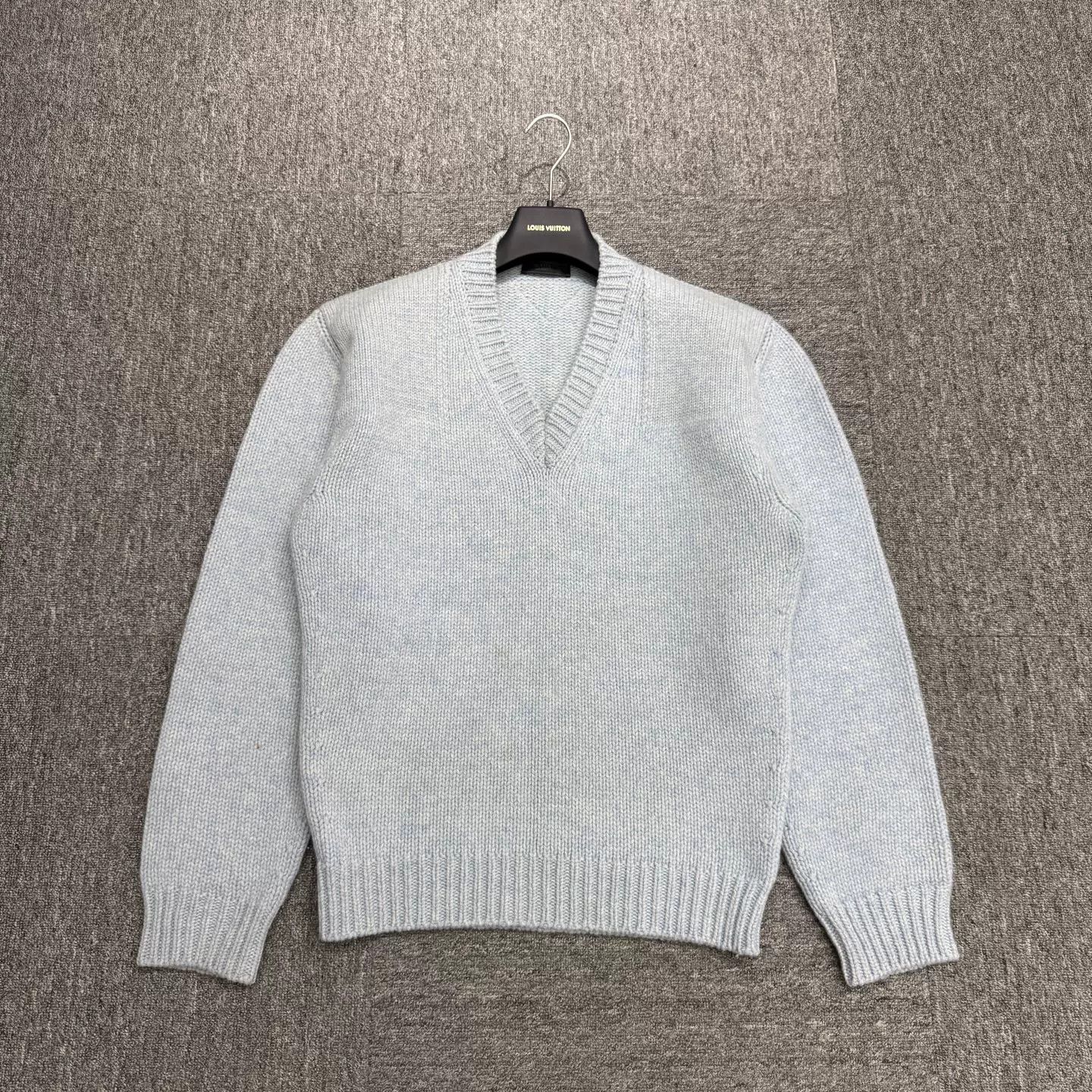 Prada Prada Virgin Wool V-Neck Sweater Size S Size US S / EU 44-46 / 1 - 2 Thumbnail
