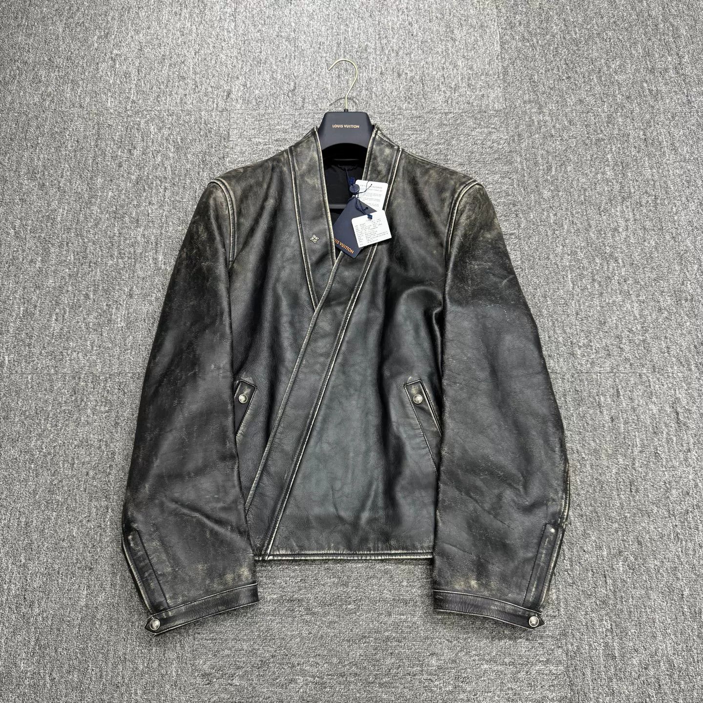 Louis Vuitton Louis Vuitton Distressed Leather Jacket Size L Size US L / EU 52-54 / 3 - 2 Thumbnail