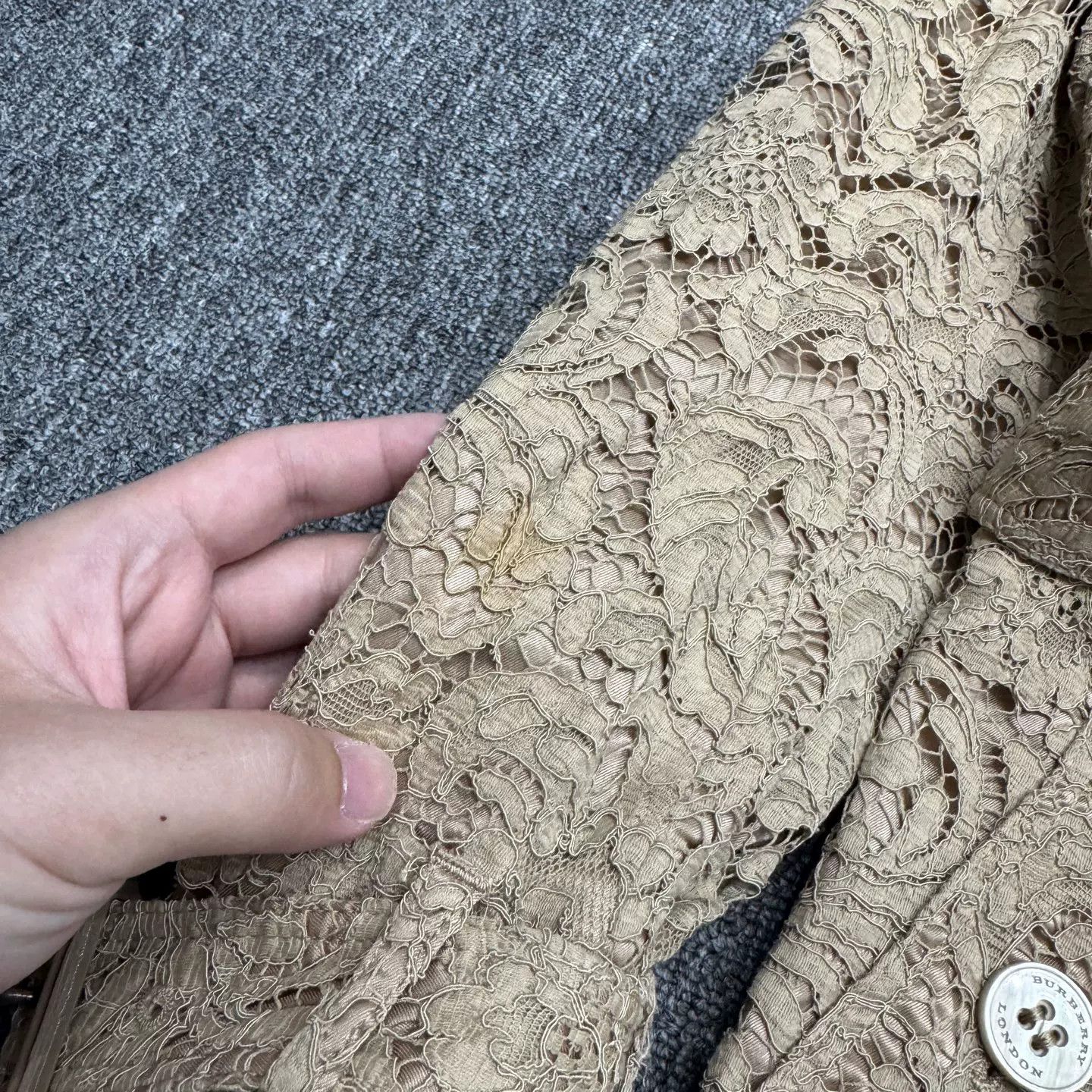 Burberry Burberry Lace Trench Coat Size 44 Size M / US 6-8 / IT 42-44 - 3 Thumbnail