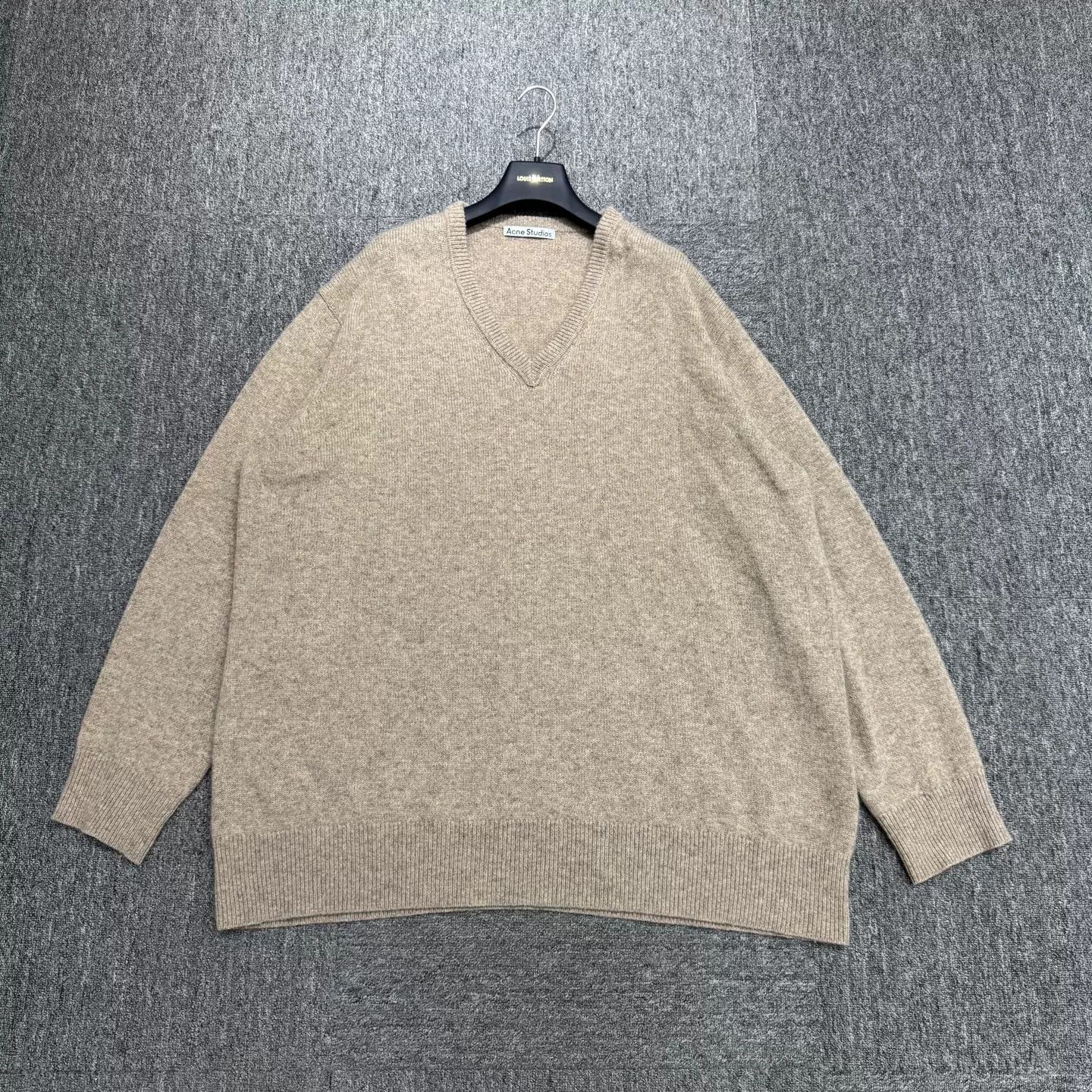 Acne Studios Acne Studios V-Neck Wool Cashmere Sweater Size XXL Size US XXL / EU 58 / 5 - 2 Thumbnail