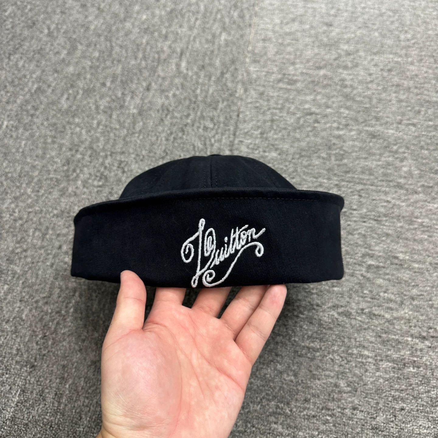 Louis Vuitton Louis Vuitton Embroidered Logo Bucket Hat ONE SIZE Size ONE SIZE - 4 Thumbnail