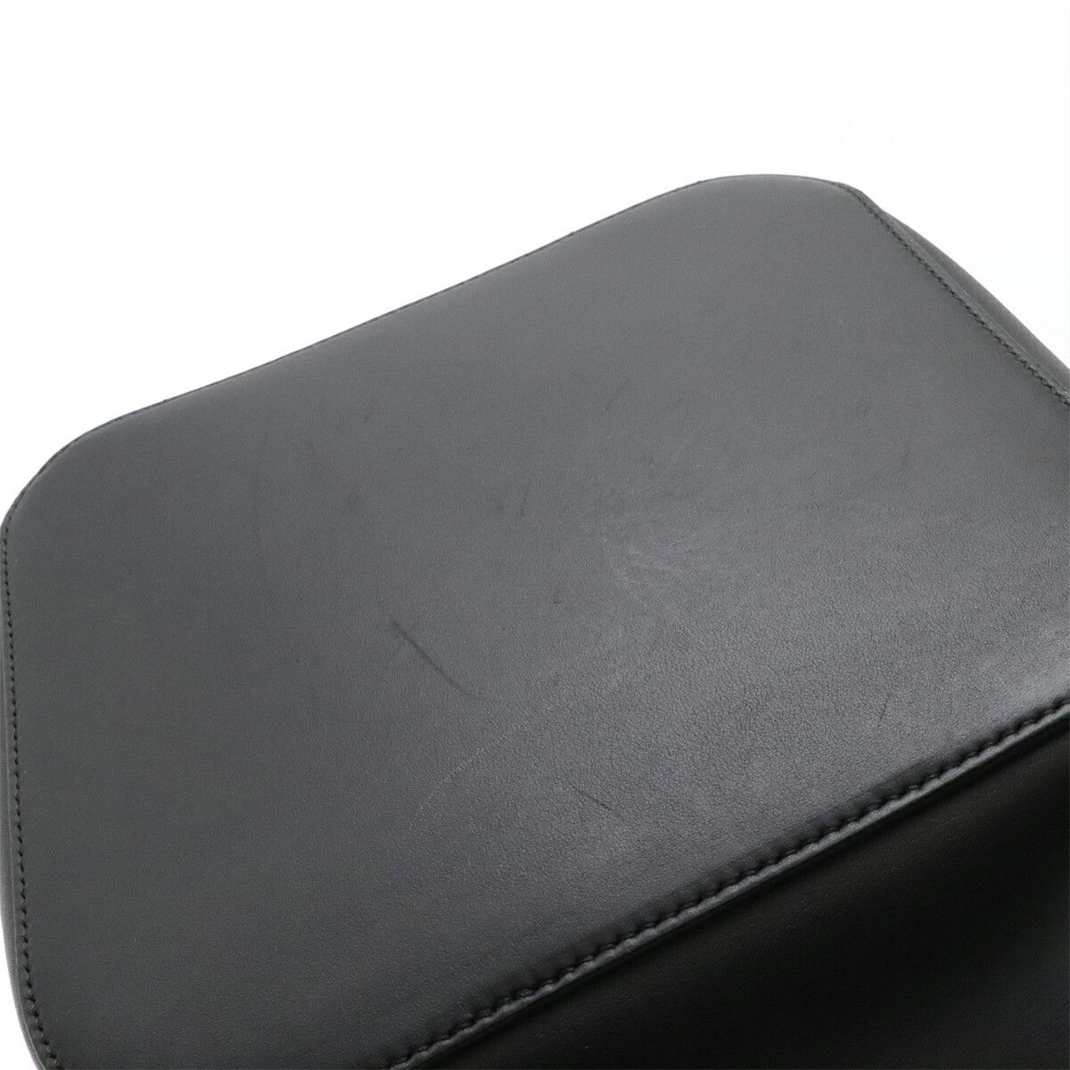 Loewe Loewe Loewe Pebble Bucket Smooth Calf Leather Shoulder Bag Leather Crossbody Bag AANBBBWX01 DUTY FREE for USA Size ONE SIZE - 4 Thumbnail
