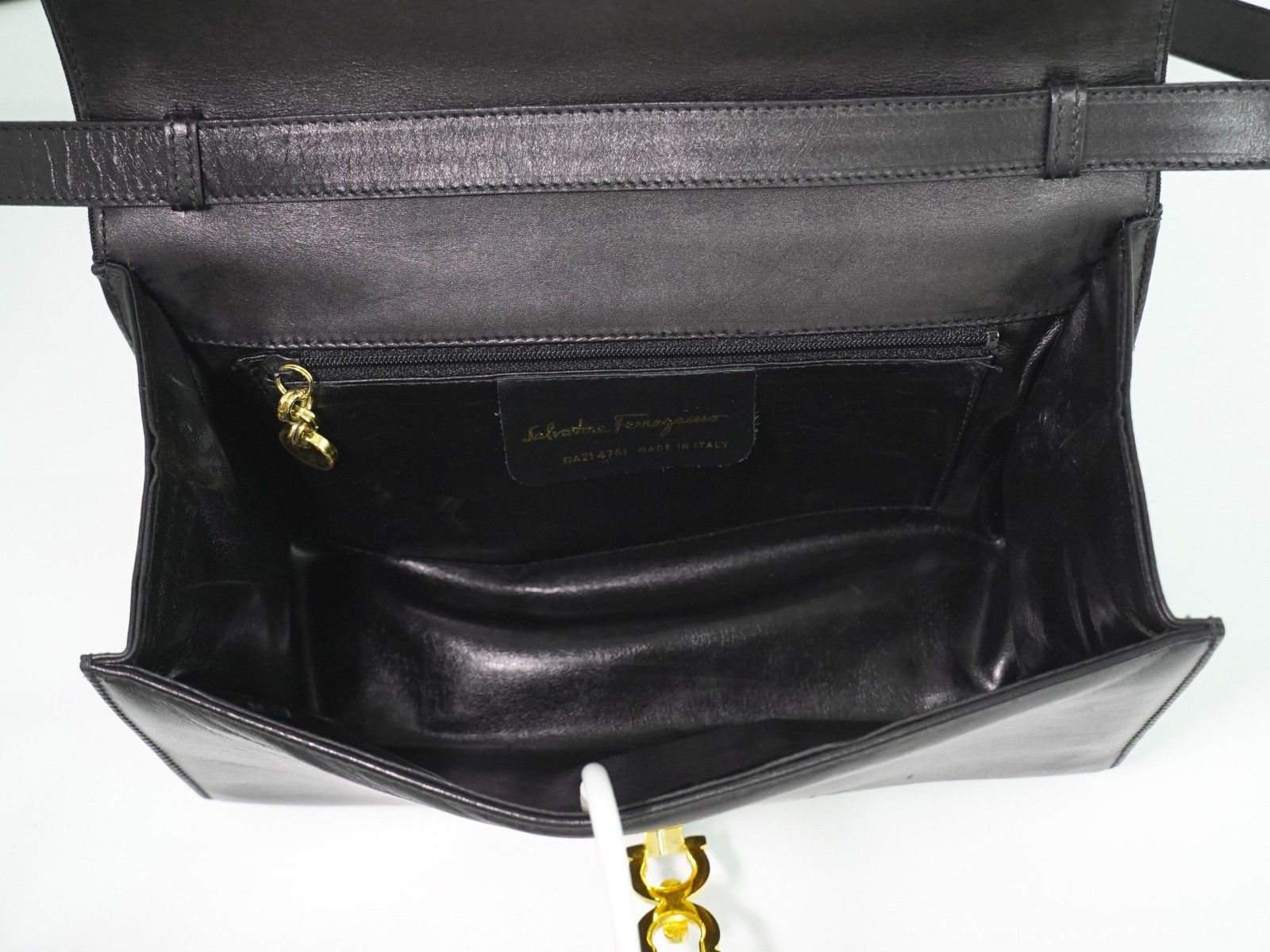 Salvatore Ferragamo Salvatore Ferragamo Gancini Shoulder Bag Leather Size ONE SIZE - 3 Thumbnail