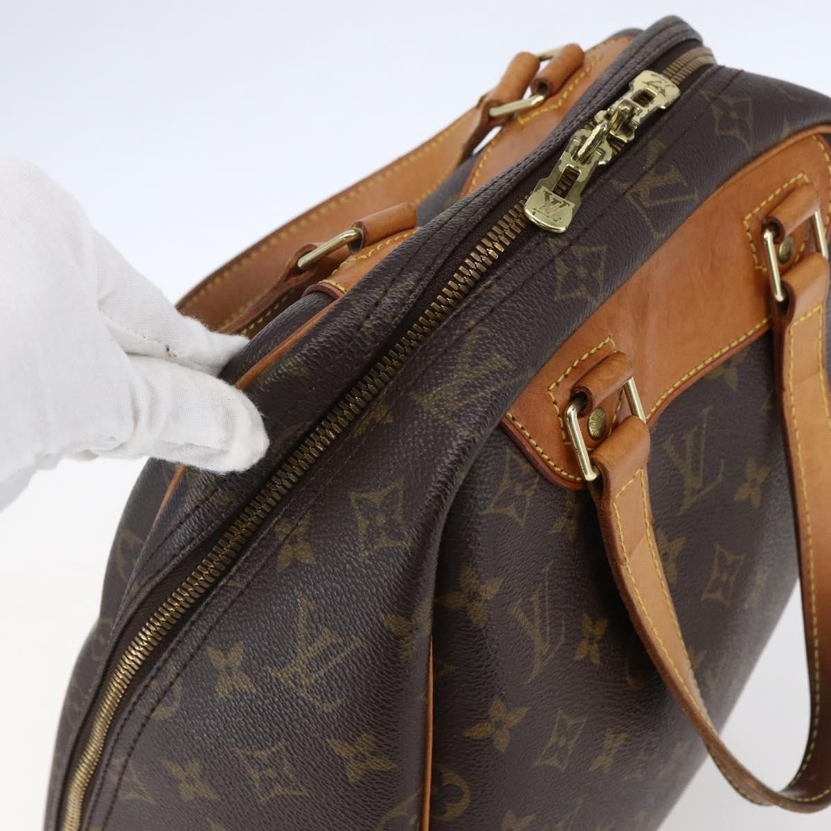 Louis Vuitton Louis Vuitton Excursion Handbag Monogram Canvas Size ONE SIZE - 16 Thumbnail
