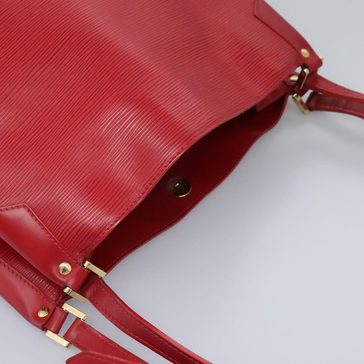 Louis Vuitton Louis Vuitton Mandara Handbag Epi Leather Size ONE SIZE - 14 Thumbnail