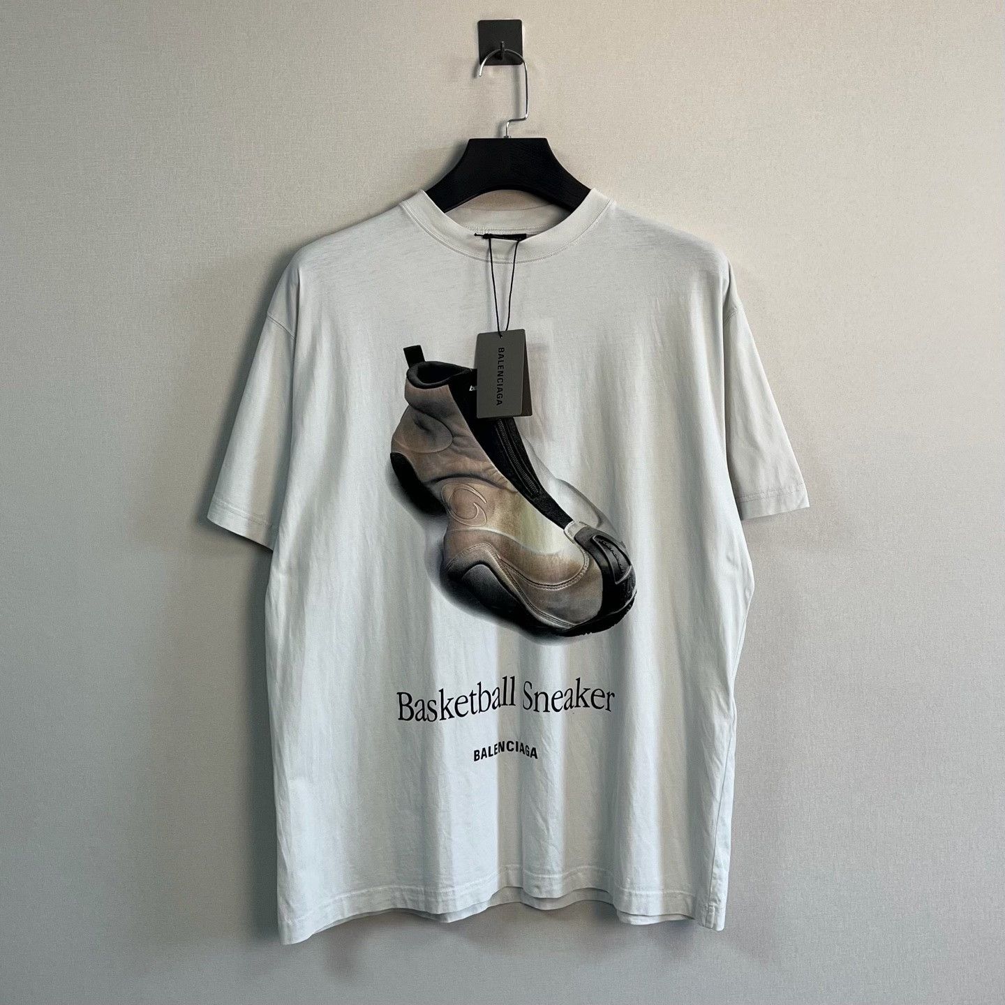 Balenciaga Balenciaga Basketball Sneaker Graphic T-Shirt Size L Size US L / EU 52-54 / 3 - 2 Thumbnail