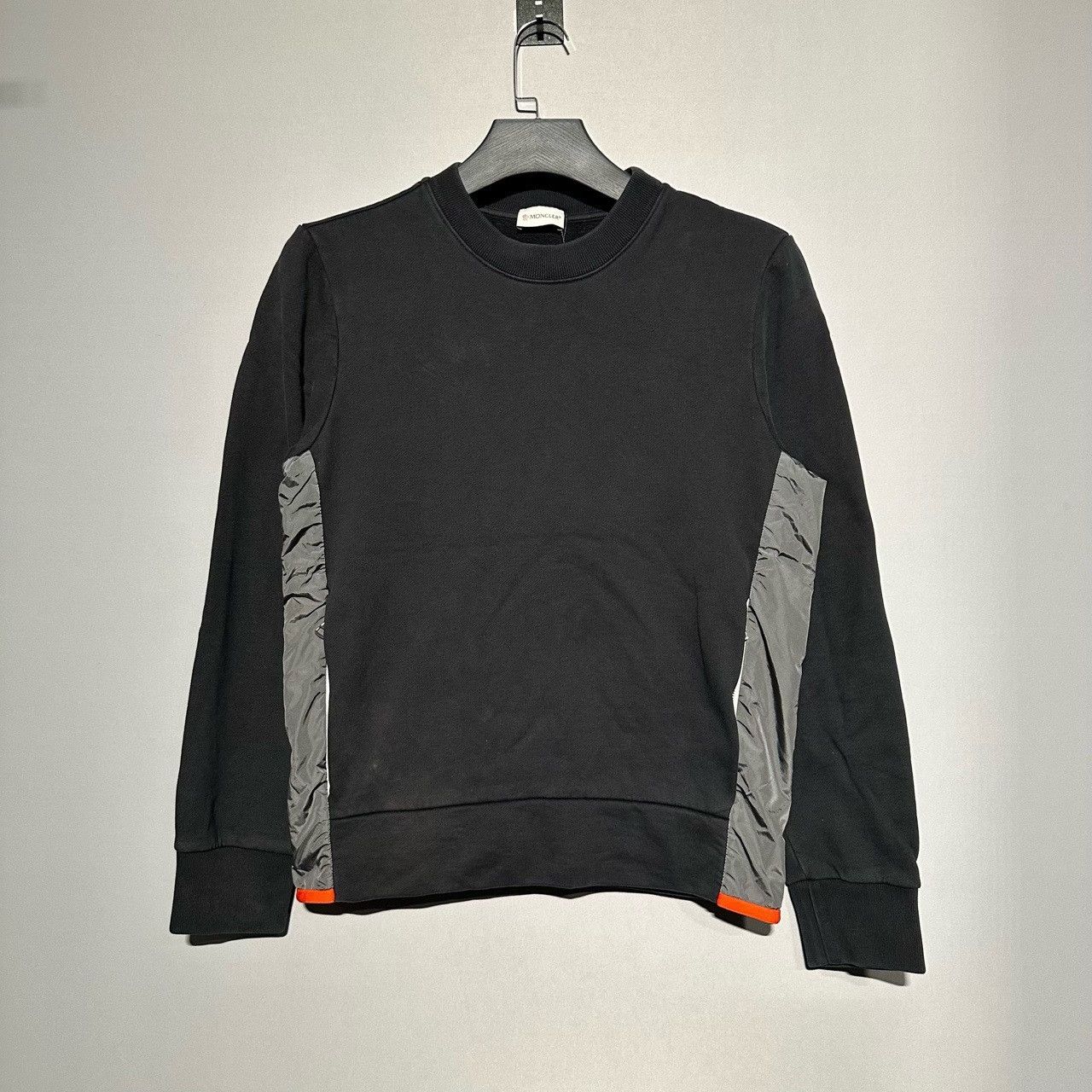 Moncler Moncler Contrast Panel Crewneck Sweatshirt Size S Size US S / EU 44-46 / 1 - 2 Thumbnail