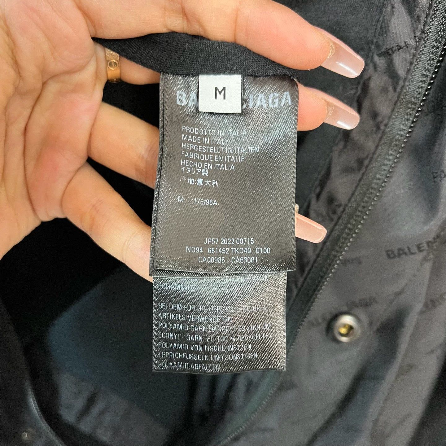 Balenciaga Balenciaga Logo Monogram Windbreaker Jacket Size M Size US M / EU 48-50 / 2 - 5 Thumbnail