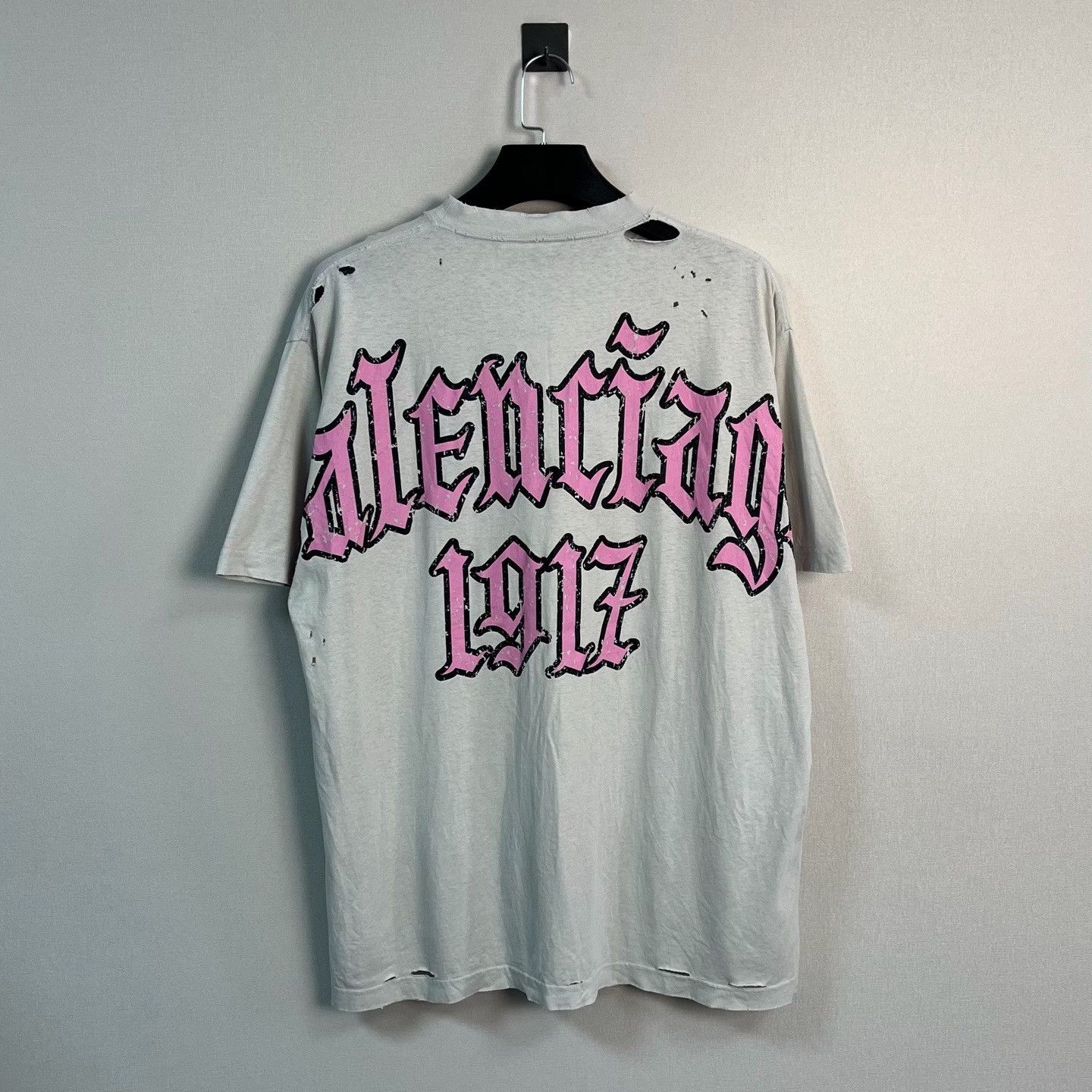 Balenciaga Balenciaga Distressed Logo T-Shirt Size M Size US M / EU 48-50 / 2 - 2 Thumbnail