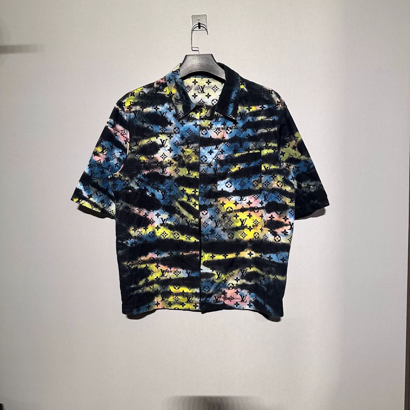 Louis Vuitton Louis Vuitton Monogram Short Sleeve Shirt XL Size US XL / EU 56 / 4 - 2 Thumbnail