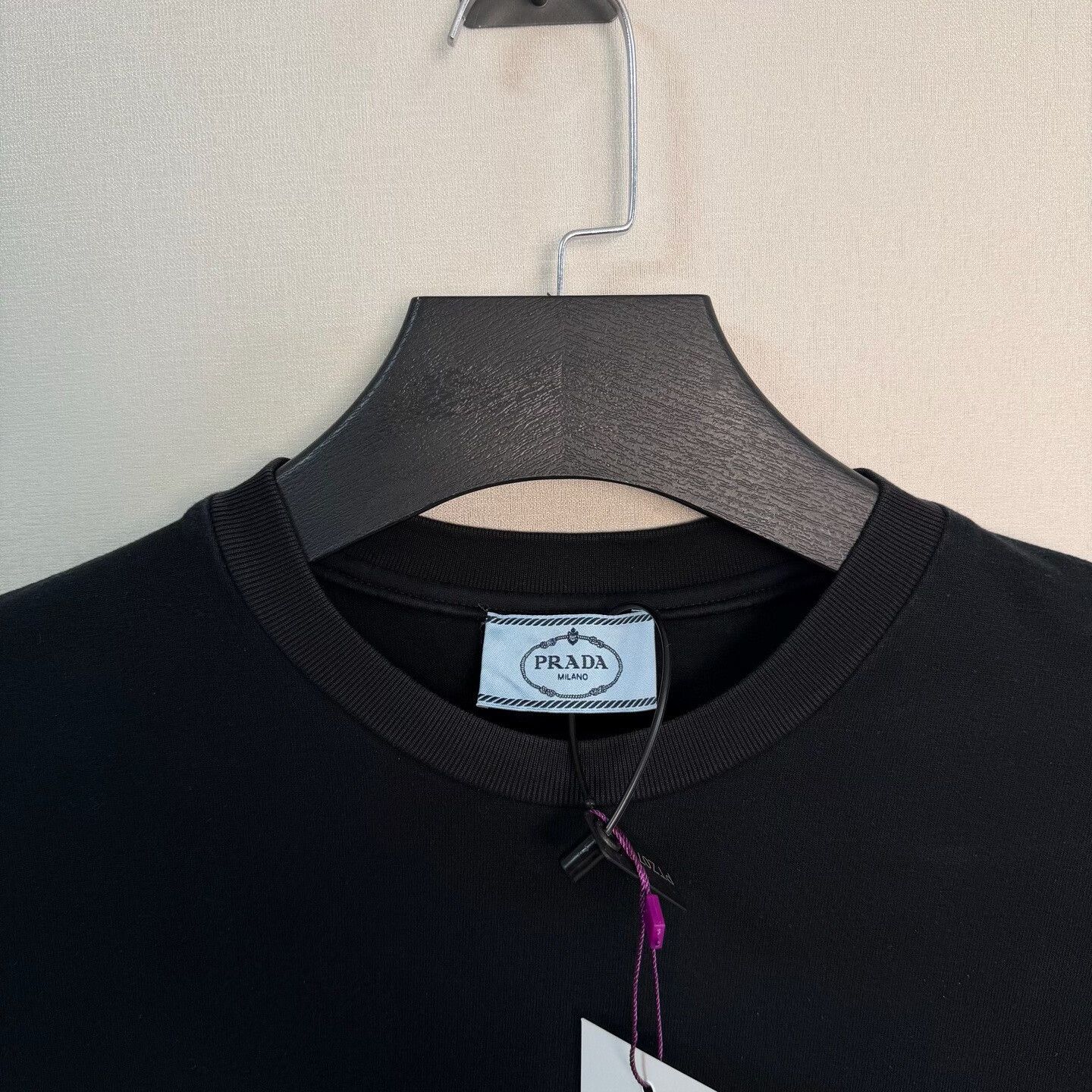 Prada Prada Logo Patch T-Shirt Size L Size US L / EU 52-54 / 3 - 4 Thumbnail