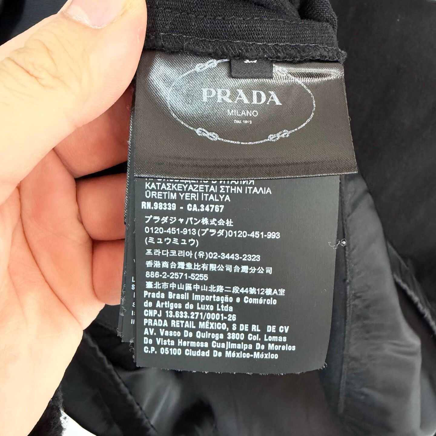 Prada Prada Logo Patch T-Shirt Size L Size US L / EU 52-54 / 3 - 5 Thumbnail