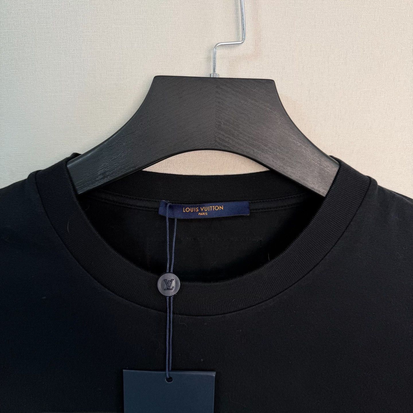 Louis Vuitton Louis Vuitton Rainbow Logo Long Sleeve T-Shirt Size XXL Size US XXL / EU 58 / 5 - 4 Thumbnail