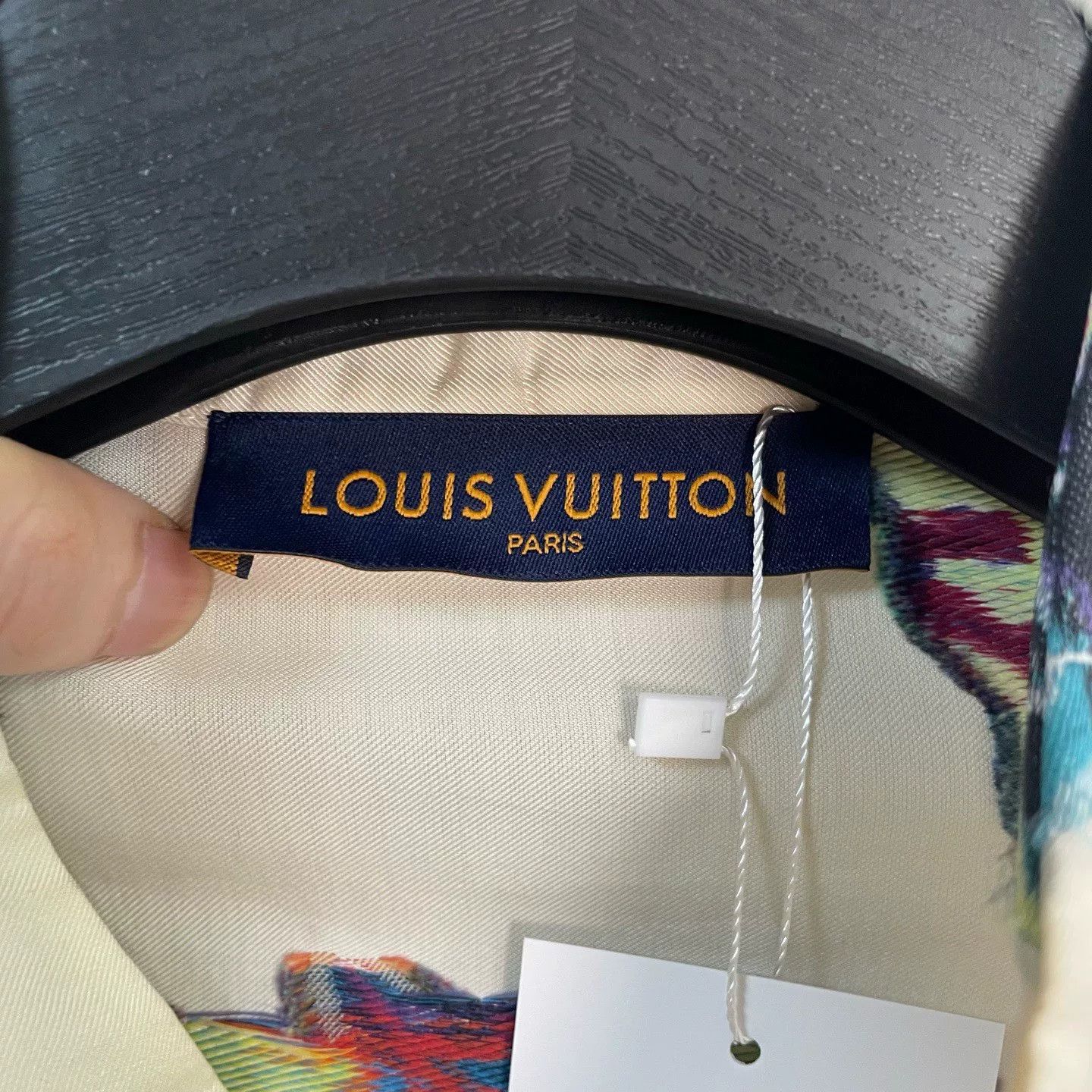 Louis Vuitton Louis Vuitton Graffiti Print Shirt Size M Size US M / EU 48-50 / 2 - 4 Thumbnail