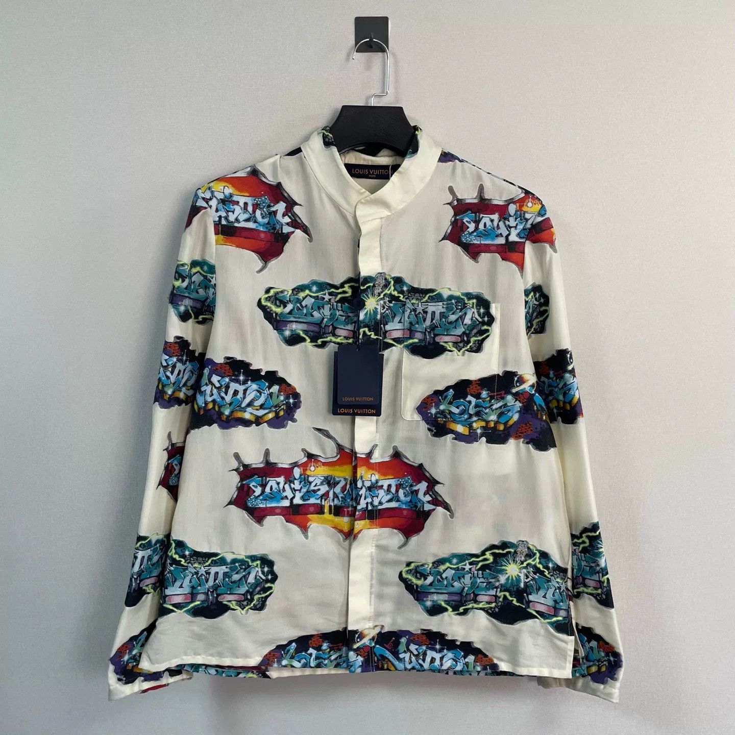 Louis Vuitton Louis Vuitton Graffiti Print Shirt Size M Size US M / EU 48-50 / 2 - 2 Thumbnail