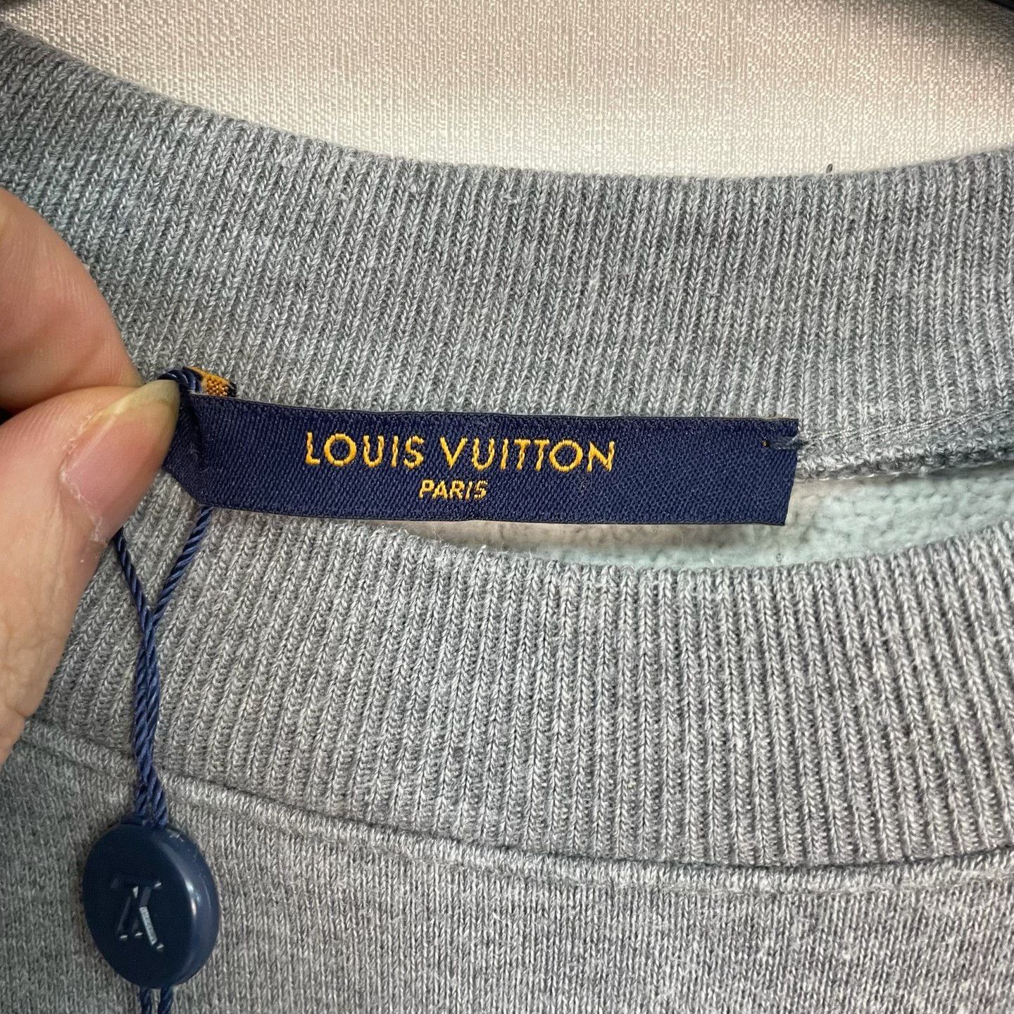 Louis Vuitton Louis Vuitton LV² Heart Logo Sweatshirt Size L Size US L / EU 52-54 / 3 - 4 Thumbnail