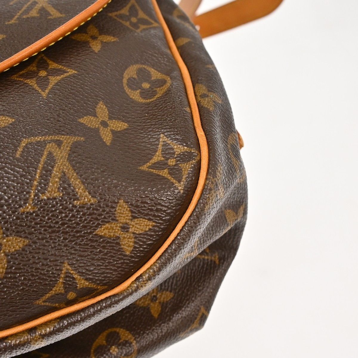 Louis Vuitton Louis Vuitton Saumur Handbag Monogram Canvas Size ONE SIZE - 7 Thumbnail