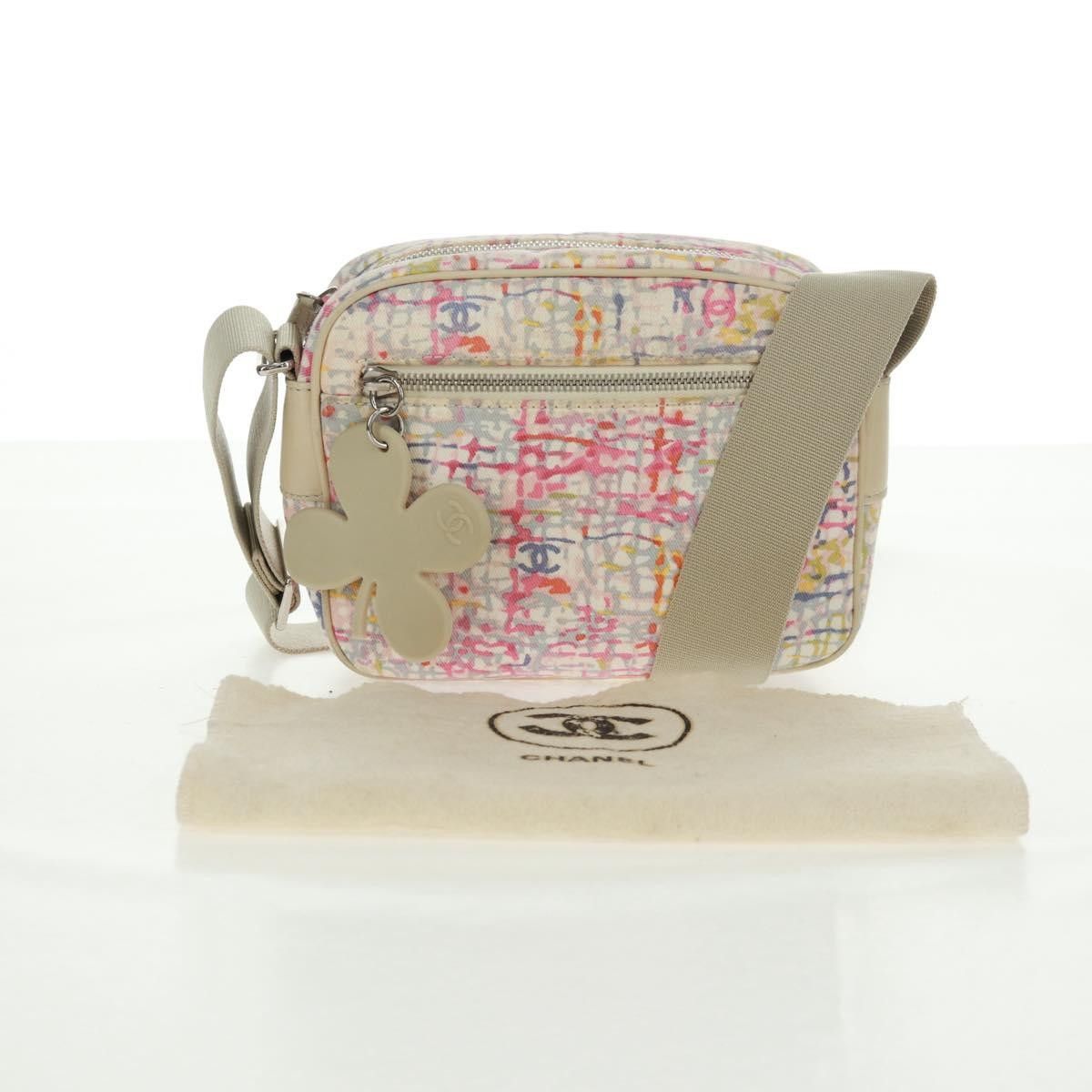 Chanel Chanel Vintage Clover Camera Printed Canvas Size ONE SIZE - 14 Thumbnail