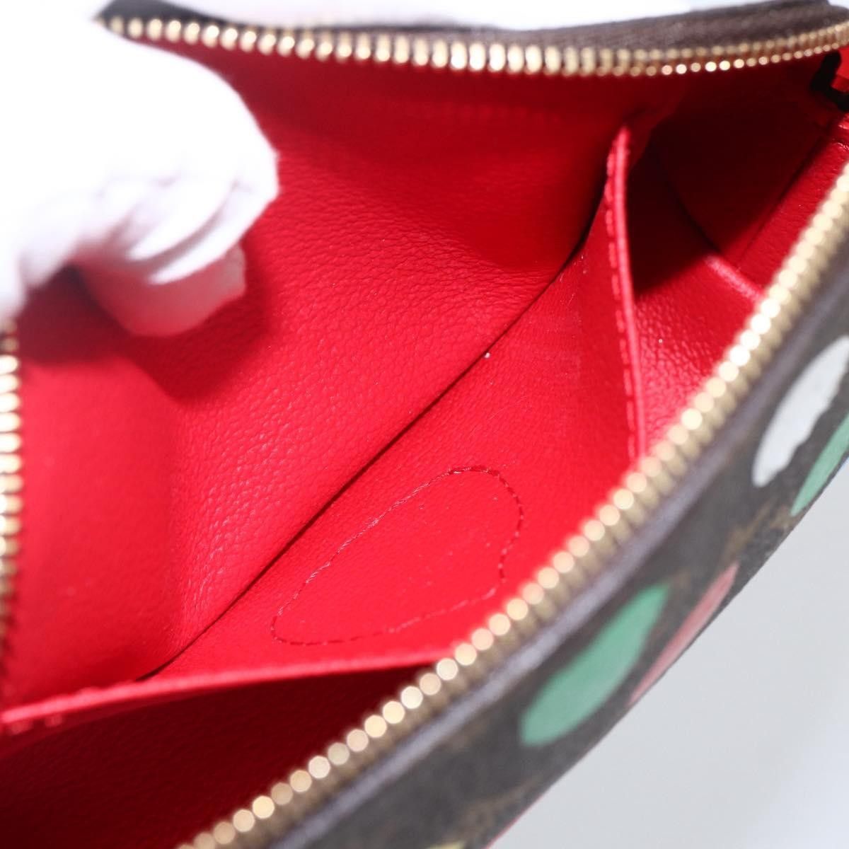 Louis Vuitton Louis Vuitton Cosmetic Size ONE SIZE - 16 Thumbnail