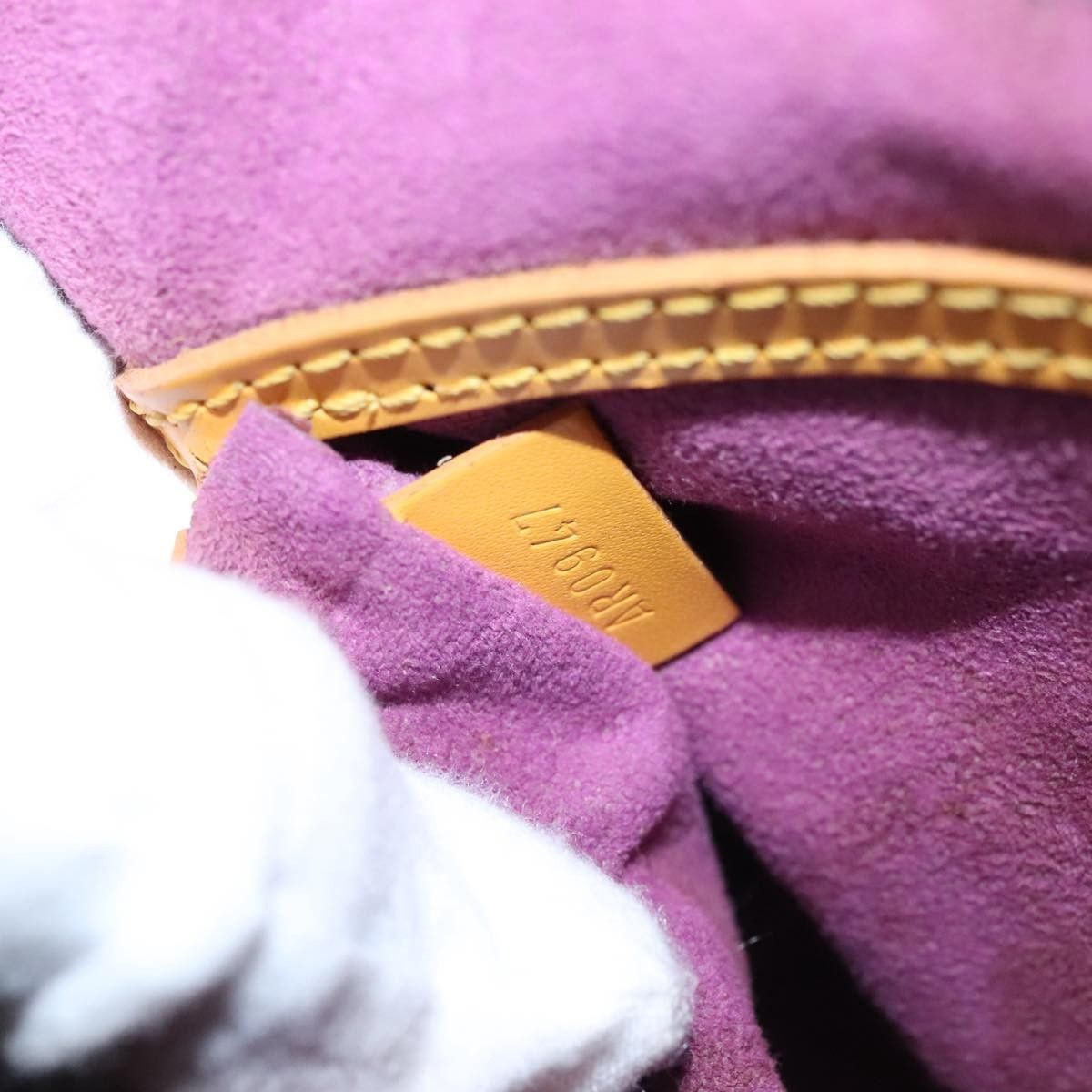 Louis Vuitton Louis Vuitton Alma Handbag Epi Leather Size ONE SIZE - 6 Thumbnail