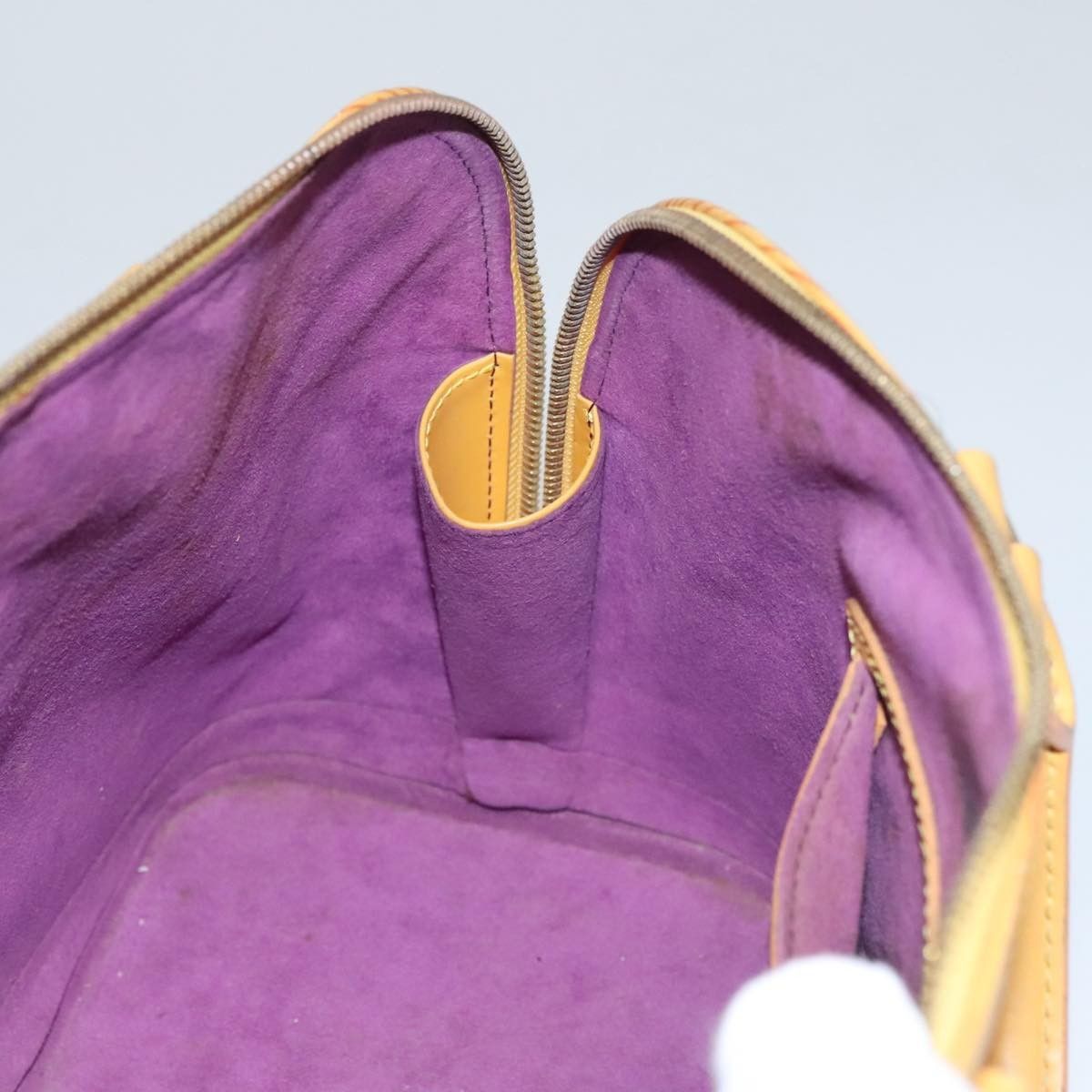 Louis Vuitton Louis Vuitton Alma Handbag Epi Leather Size ONE SIZE - 22 Thumbnail