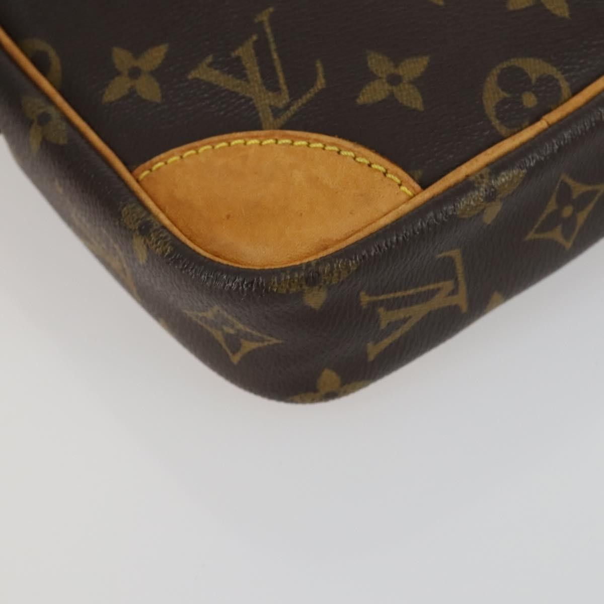 Louis Vuitton Louis Vuitton Danube Handbag Monogram Canvas Size ONE SIZE - 9 Thumbnail