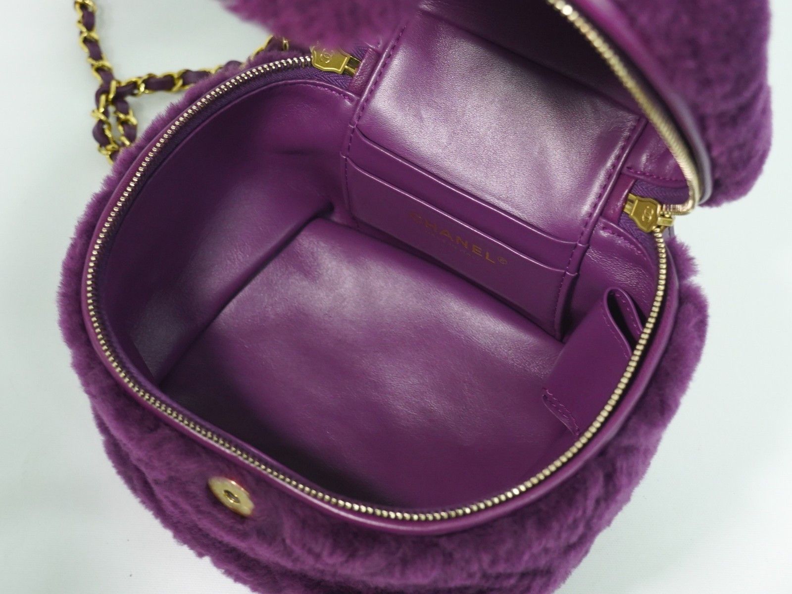 Chanel Chanel Coconing Top Handle Vanity Case with Chain Quilted Shearling Size ONE SIZE - 4 Thumbnail