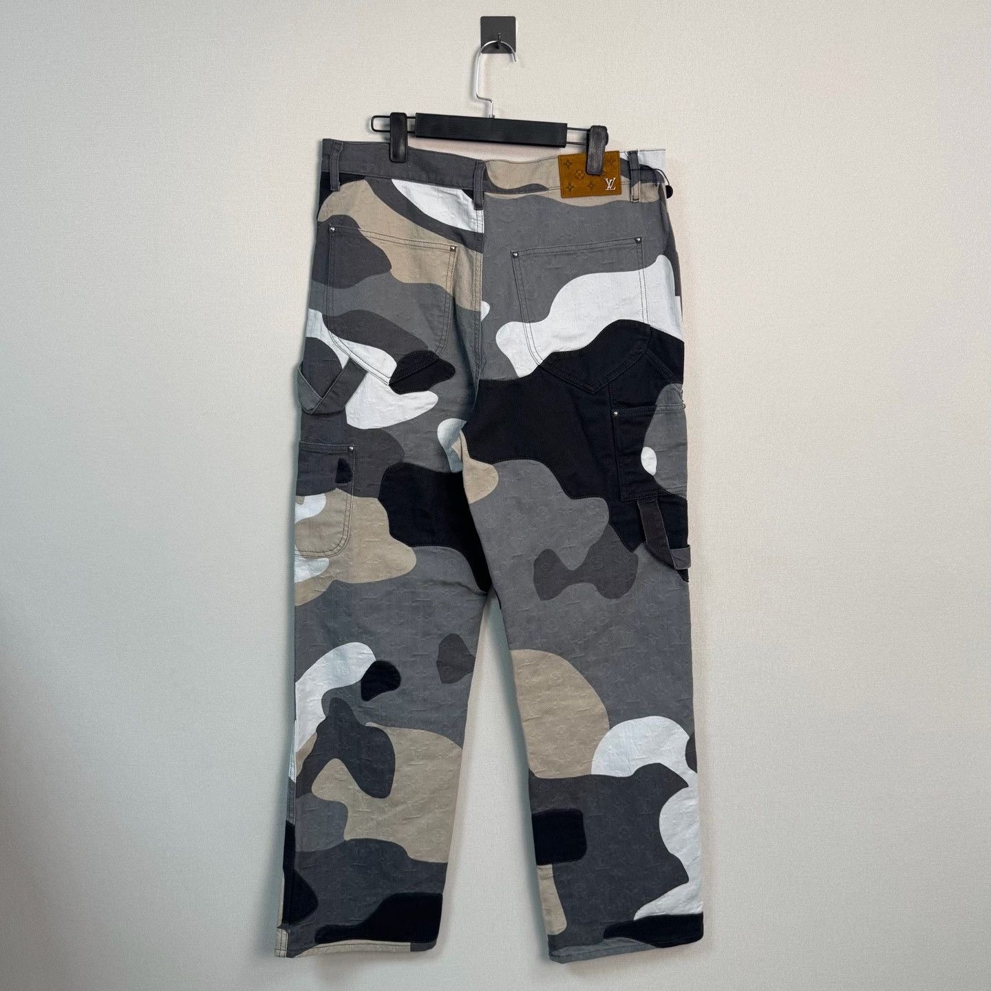 Louis Vuitton Louis Vuitton Camo Face Pattern Denim Jeans Size 34 Size US 34 / EU 50 - 3 Thumbnail