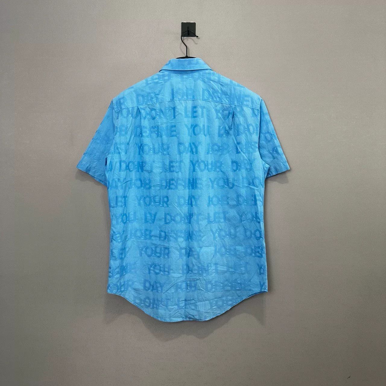 Louis Vuitton Louis Vuitton Letter Pattern Short Sleeve Shirt Size M Size US M / EU 48-50 / 2 - 3 Thumbnail