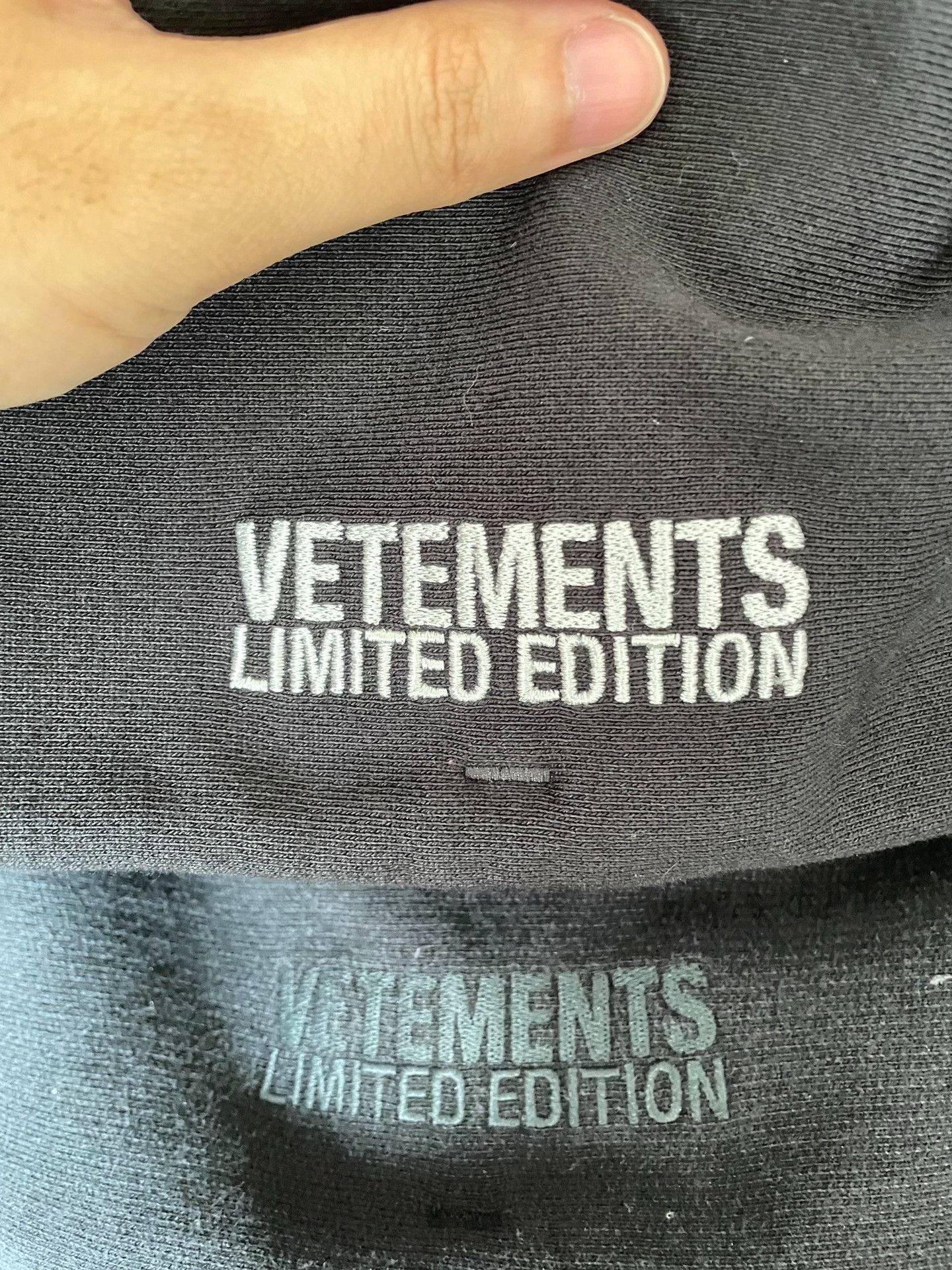 Vetements Vetements World Tour Hoodie Size M Size US M / EU 48-50 / 2 - 4 Thumbnail