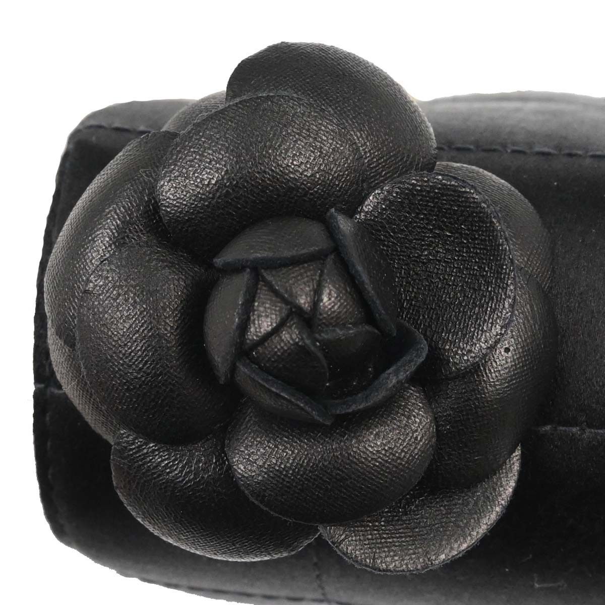 Chanel Chanel Chocolate Bar Flap Bag Quilted Satin Size ONE SIZE - 10 Thumbnail