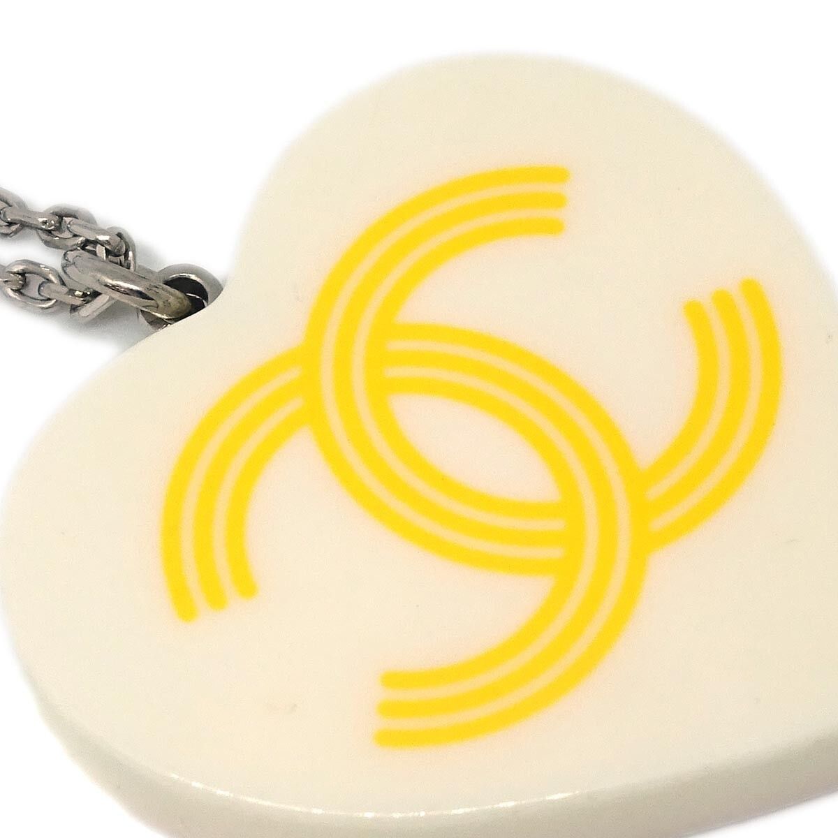 Chanel Chanel CC Heart Pendant Metal and Enamel Size ONE SIZE - 3 Thumbnail