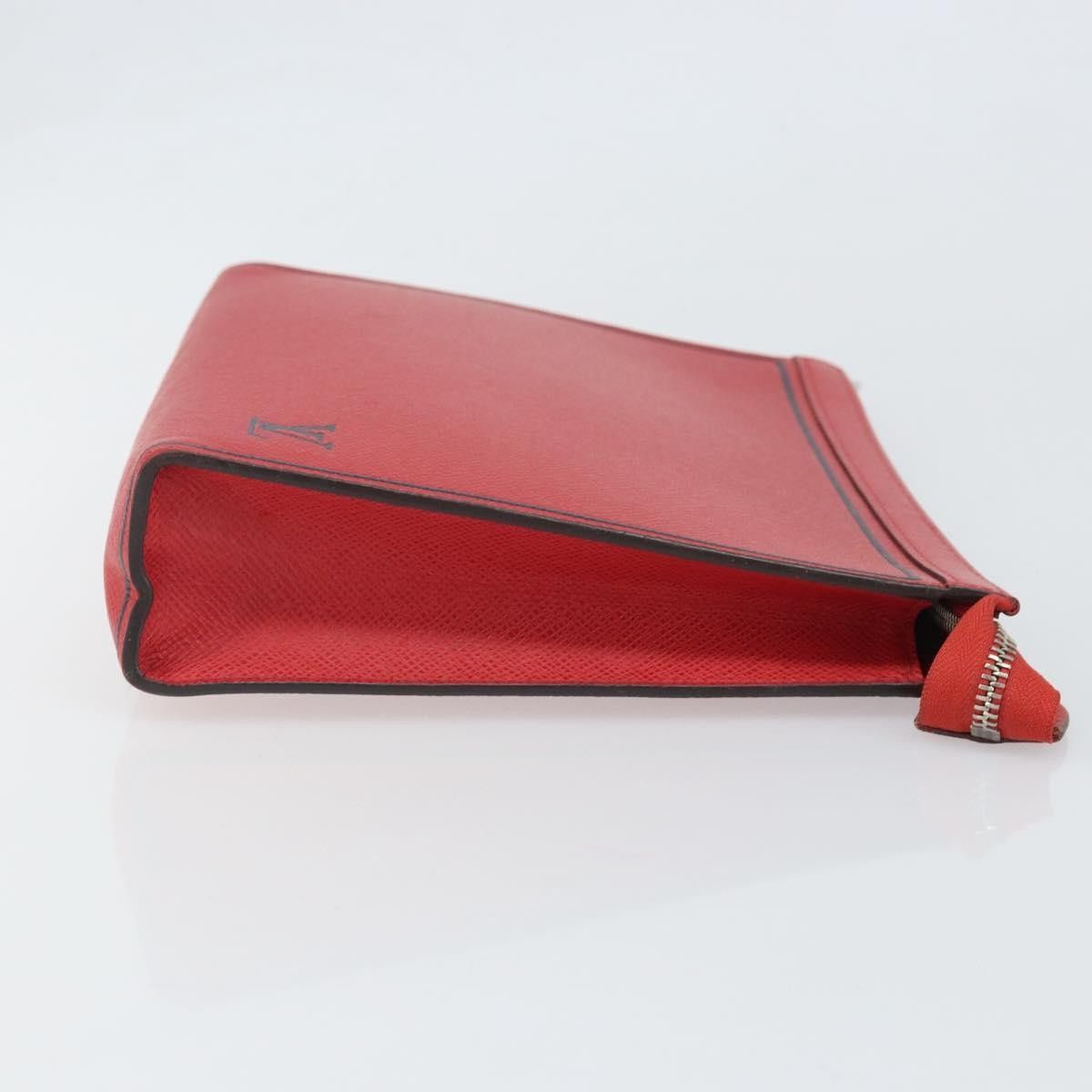 Louis Vuitton Louis Vuitton Pochette Voyage Taiga Leather Size ONE SIZE - 3 Thumbnail