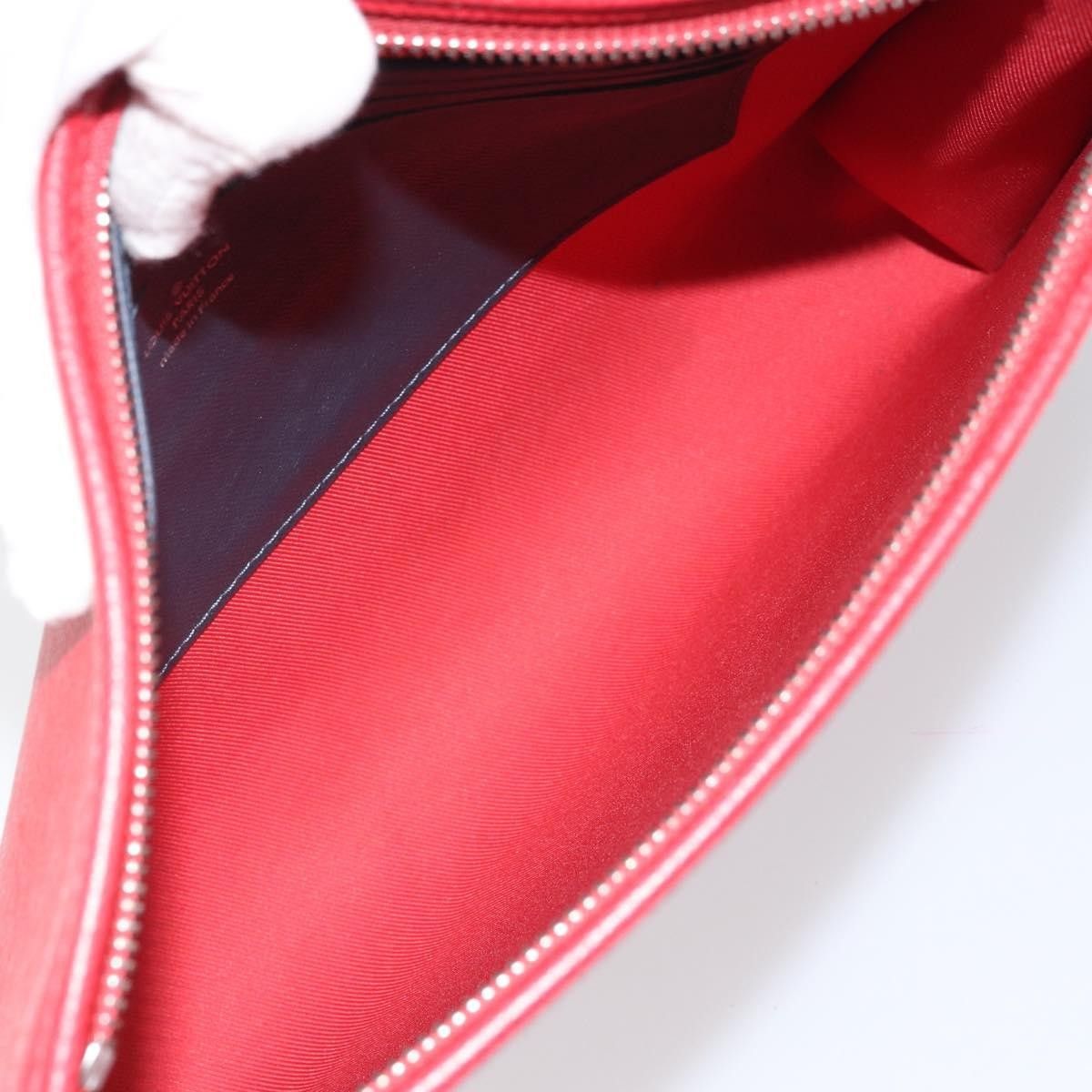 Louis Vuitton Louis Vuitton Pochette Voyage Taiga Leather Size ONE SIZE - 5 Thumbnail