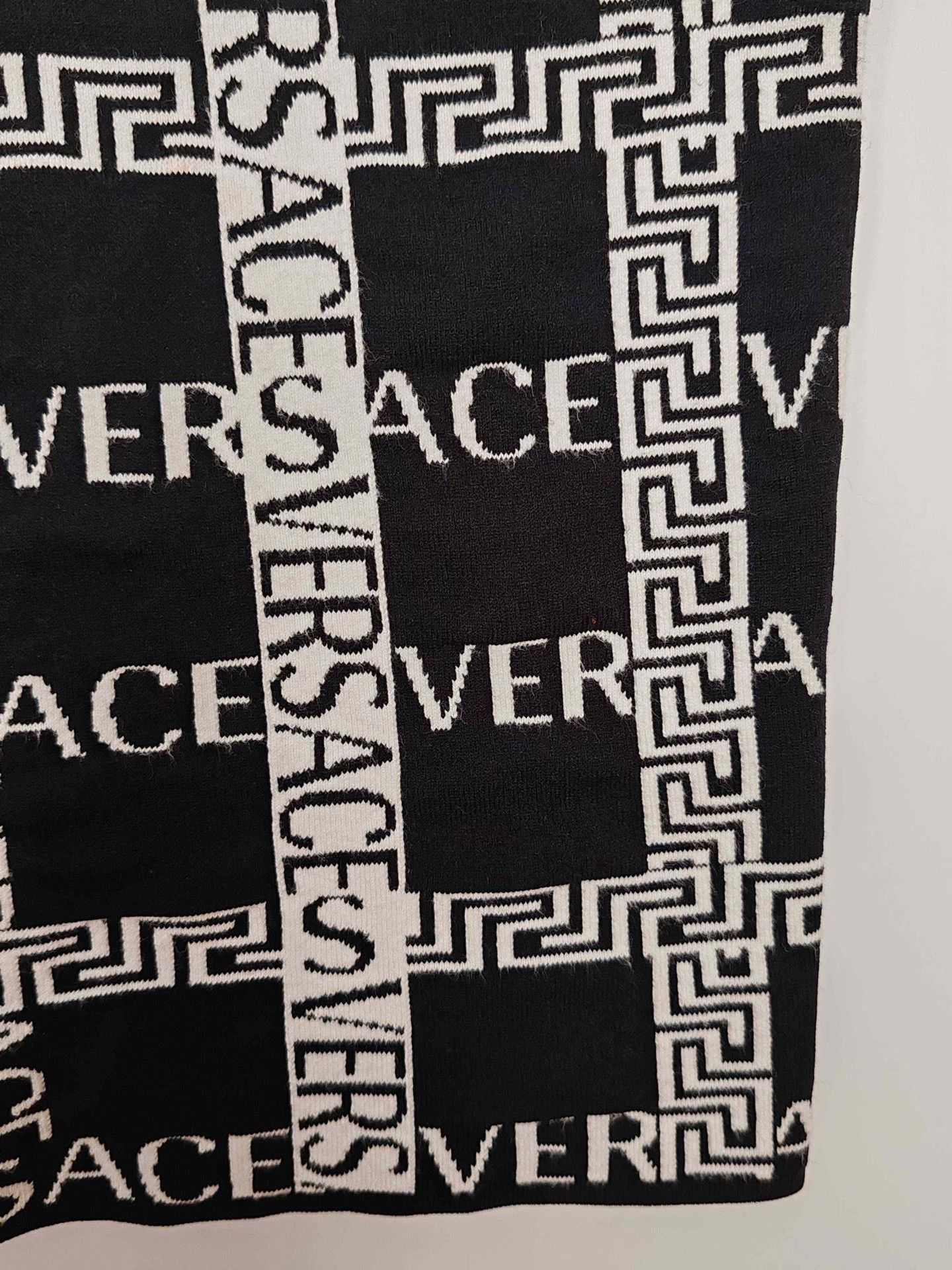 Versace Versace Logo Jacquard Mini Skirt Size 38 Size 26" / US 2 / IT 38 - 7 Thumbnail