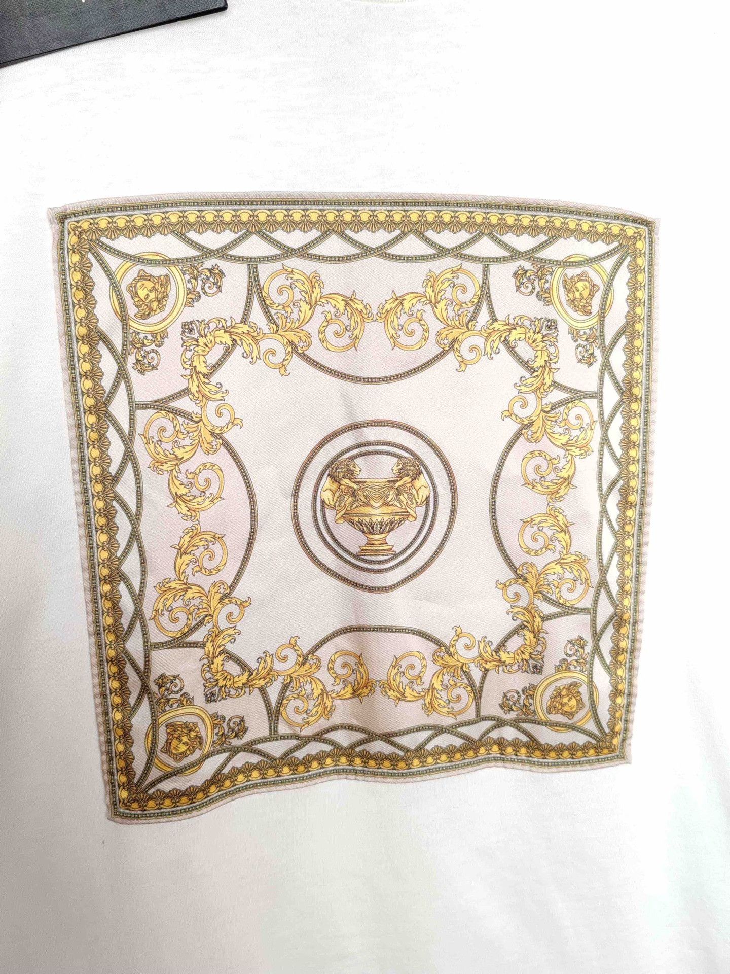 Versace Versace Floral Medusa Print T-Shirt Size IT 40 Size S / US 4 / IT 40 - 7 Thumbnail